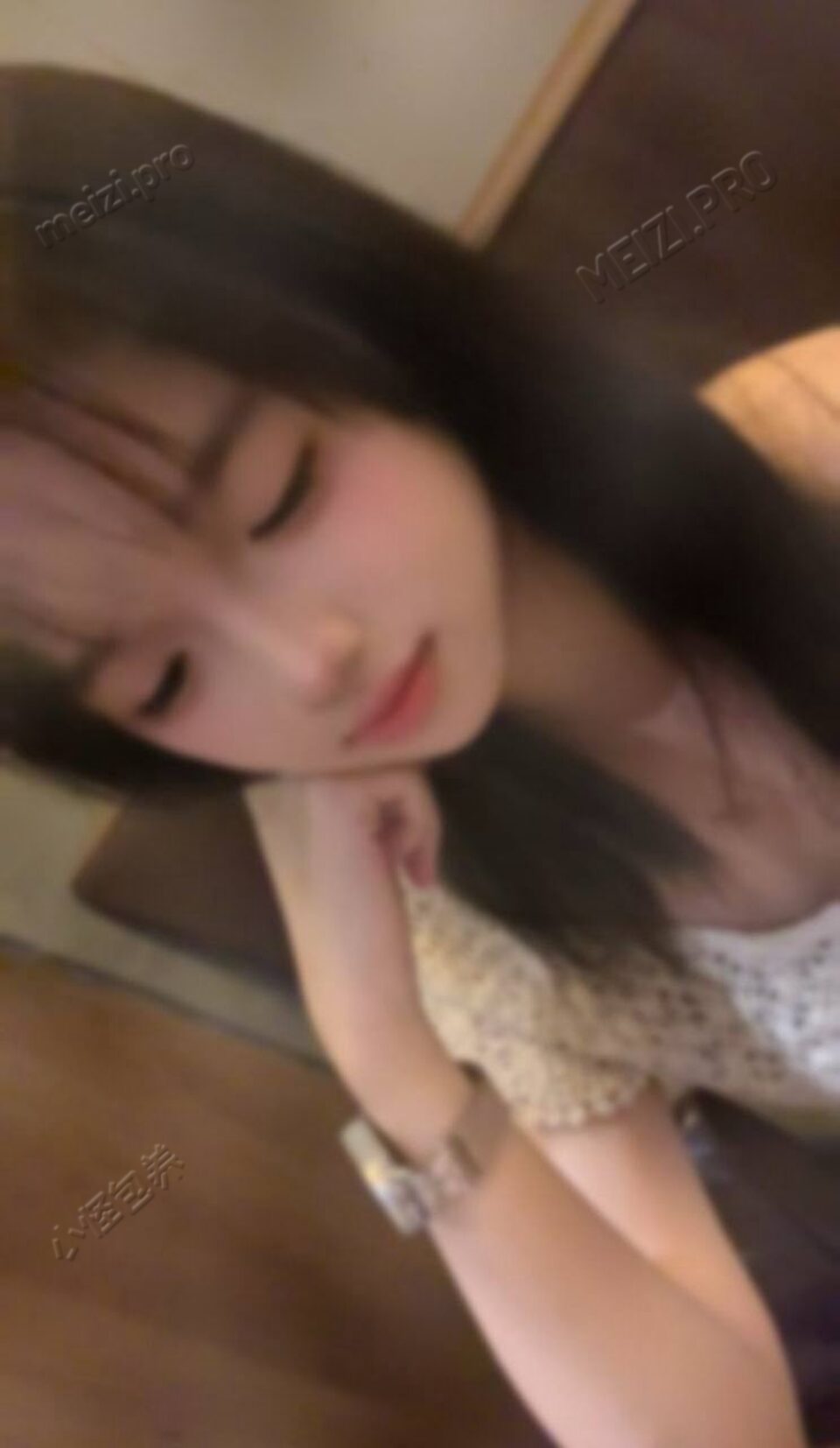 广东 阳江 16岁 159cm 80 B杯 学生 反差,水嫩,会提供情绪价值 抽烟纹身:没抽烟没纹身 SM:否 无套:否 口交:可 过夜:否 同居:否 可飞:一点都不能出省和去异地 价格:10 特点:反差,水嫩,会提供情绪价值