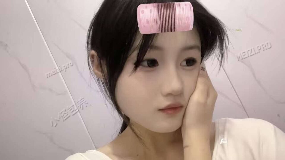 甘肃 武都 16岁 162cm 85 B杯 学生 听话 抽烟纹身:有抽烟无纹身 SM:是 无套:否 口交:可 过夜:否 同居:否 可飞:不 价格:2 特点:听话