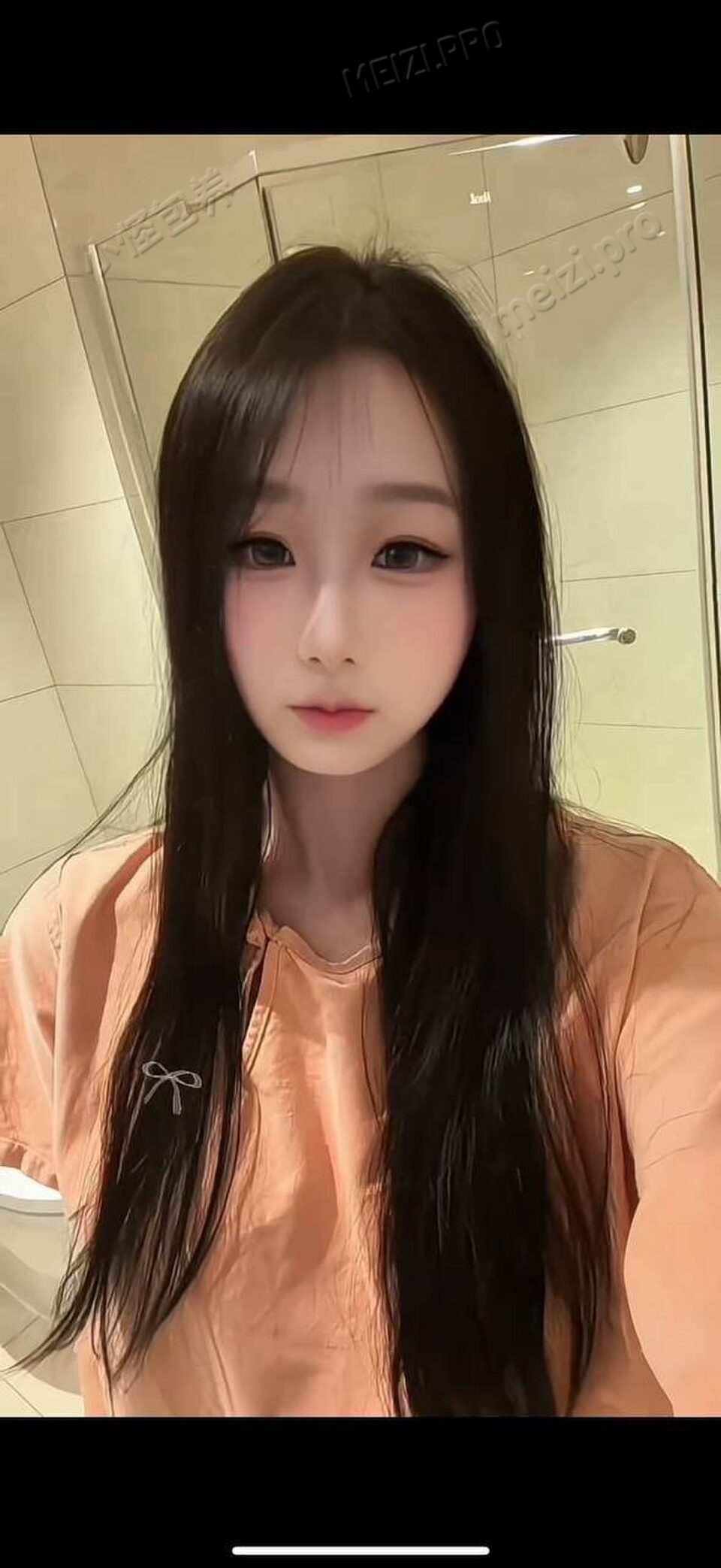 湖北 武汉 17岁 168cm 98 学生 乖巧 比较粘人 抽烟纹身:无 SM:否 无套:否 口交:可 过夜:否 同居:否 可飞:不 价格:10 特点:乖巧 比较粘人
