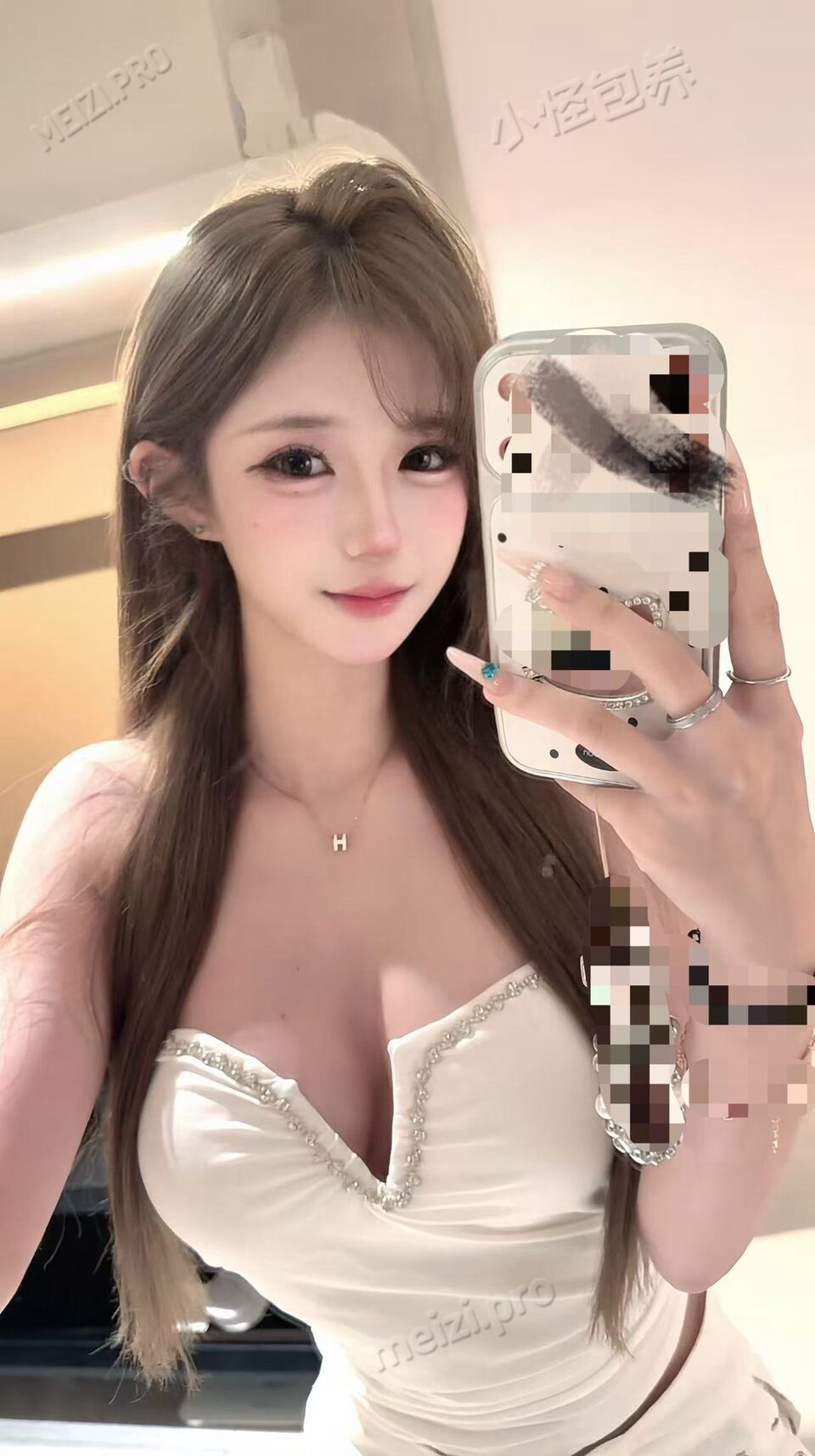 广东 东莞 21岁 165cm 98 C杯 学生 乖巧，可爱，性感反差 抽烟纹身:无 SM:是 无套:可 口交:可 过夜:可 同居:否 价格:15 特点:乖巧，可爱，性感反差