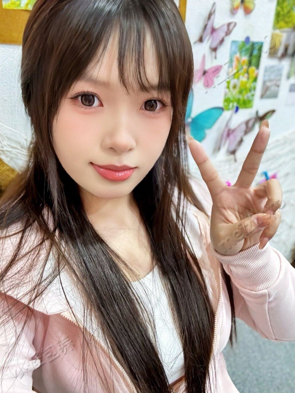 黑龙江 哈尔滨 20岁 167cm 60 C杯 学生 活泼可爱有趣，事儿少，热情配合满分，知趣懂事不纠缠，温柔贴心服务，可盐可甜，活泼开朗，会提供情绪价值，待开发更多的新玩法 抽烟纹身:无 SM:否 无套:否 口交:可 过夜:可 同居:否 可飞:可 外省，不可港澳 价格:4/8 特点:活泼可爱有趣，事儿少，热情配合满分，知趣懂事不纠缠，温柔贴心服务，可盐可甜，活泼开朗，会提供情绪价值，待开发更多的新玩法