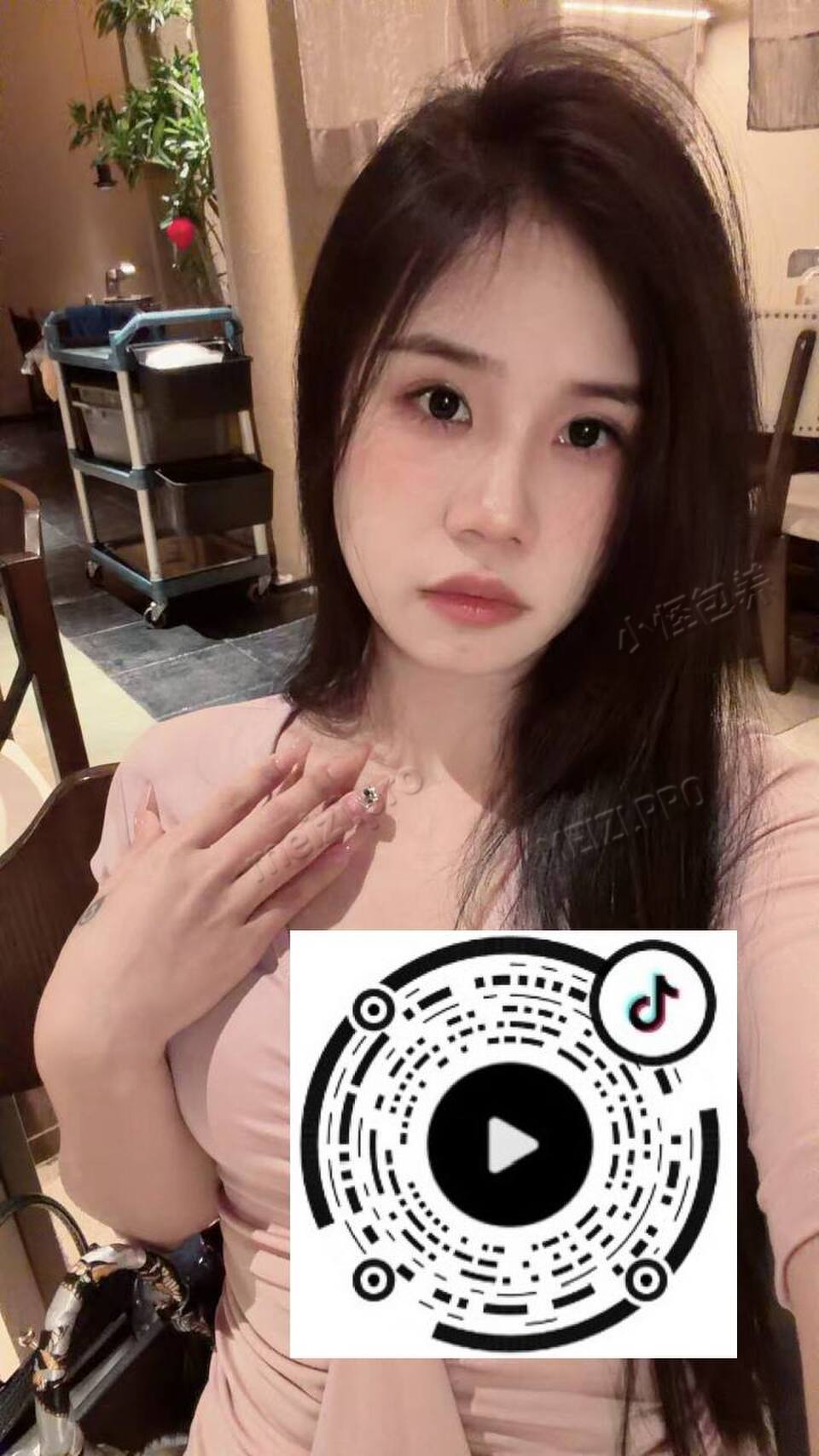 广东 深圳 25岁 155cm 80 A杯 前台 水多 姿势多 给你不一样的体验 抽烟纹身:无 SM:是 无套:否 口交:可 过夜:可 同居:否 可飞:否 价格:10 特点:水多 姿势多 给你不一样的体验