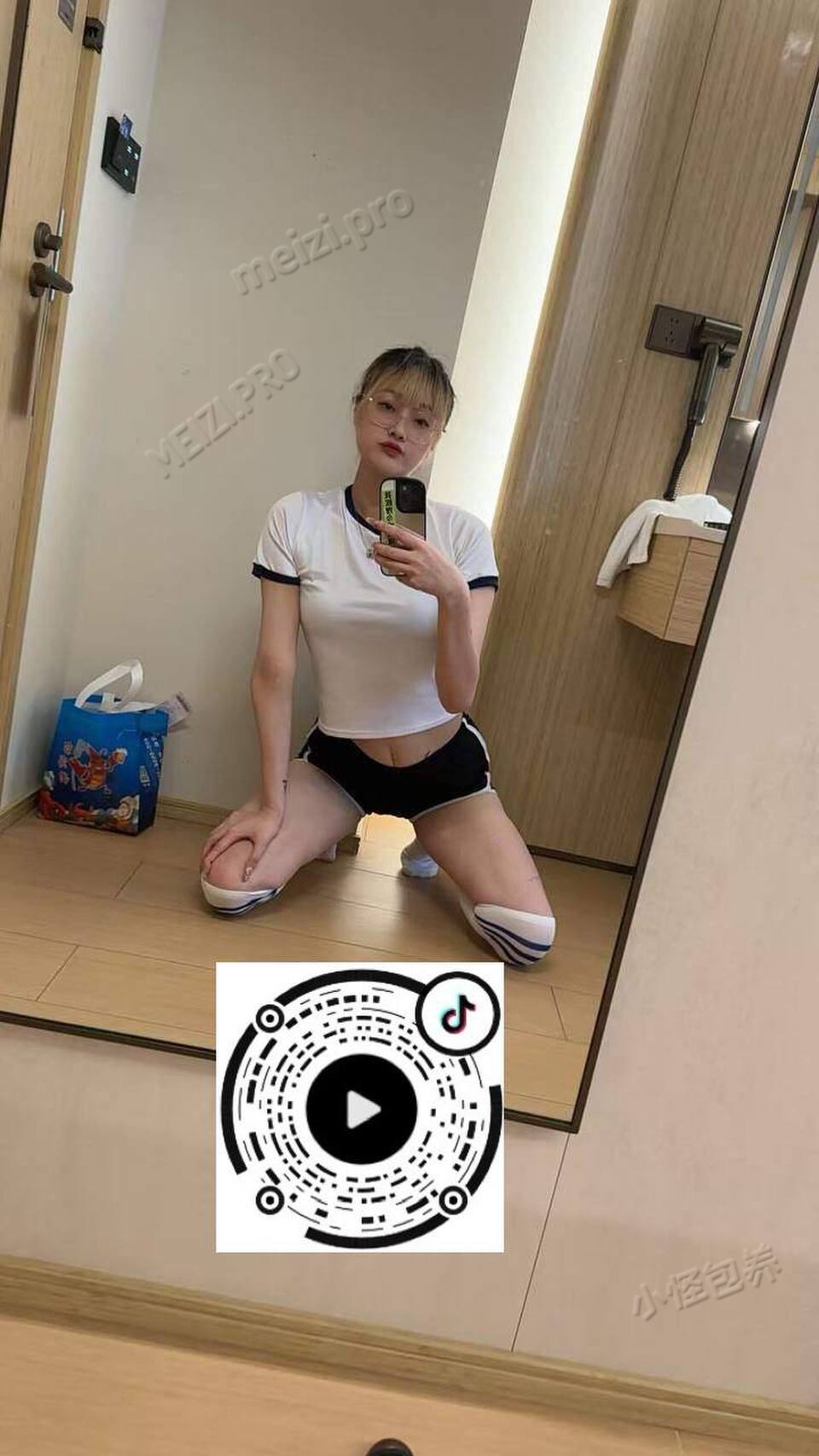 广东 深圳 26岁 177cm 110 B杯 发型师 冷白皮 腿长 会跳舞,水多活好 情绪价值拉满 可口爆 胸推 可无套内射 抽烟纹身:有纹身 SM:否 无套:可 口交:可 过夜:可 同居:否 可飞:可 价格:8 特点:冷白皮 腿长 会跳舞,水多活好 情绪价值拉满 可口爆 胸推 可无套内射