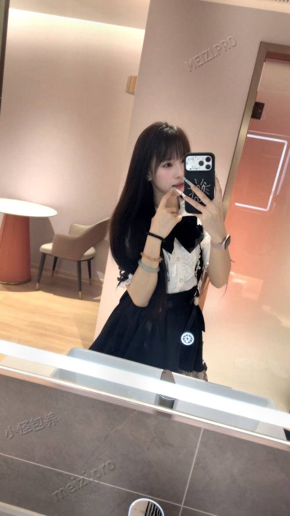 广东 佛山 20岁 162cm 90 A杯 女生 听话懂事活泼开朗 抽烟纹身:抽烟 SM:是 无套:可 口交:可 过夜:可 同居:否 可飞:可 价格:10 特点:听话懂事活泼开朗