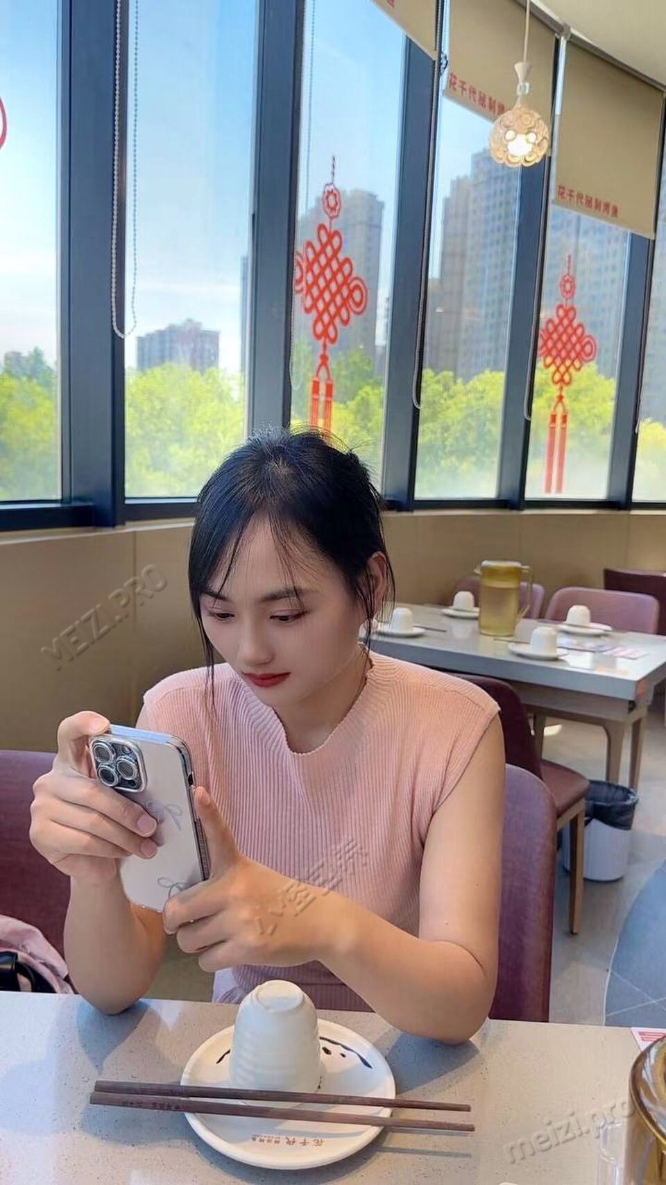 河南 南阳 25岁 165cm 110 主播 能接受事物多，放得开 抽烟纹身:无 SM:是 无套:可 口交:可 过夜:可 同居:否 可飞:偶尔，主要在南阳周边 价格:4 特点:能接受事物多，放得开