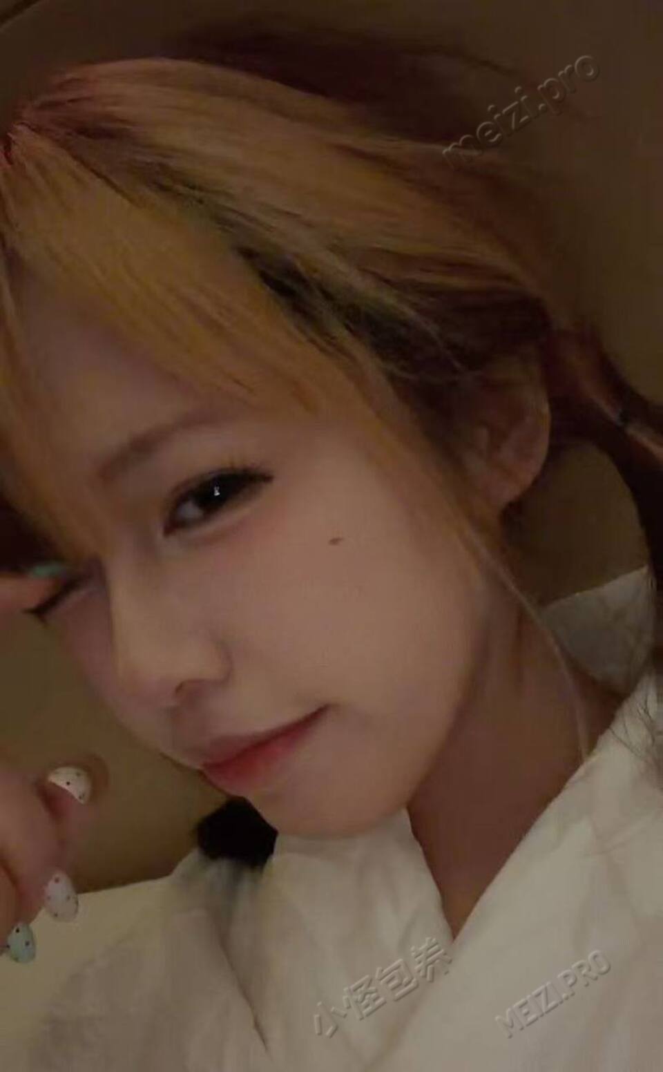 四川 成都 19岁 158cm 98 B杯 学生 性格好,微胖肉腿腰细,胸部敏感,次数少紧致,妈生脸纯天然话少心细温顺听话 抽烟纹身:无 SM:是 无套:否 口交:可 过夜:可 同居:否 可飞:可 其他城市,不去港澳 价格:8 特点:性格好,微胖肉腿腰细,胸部敏感,次数少紧致,妈生脸纯天然话少心细温顺听话
