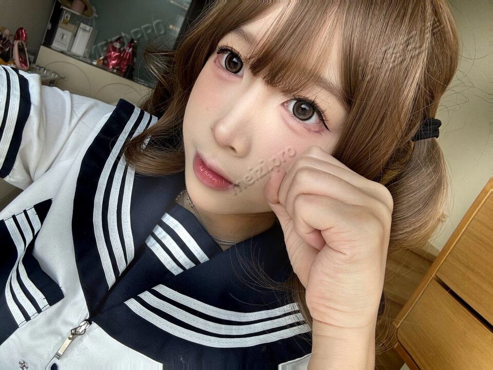 湖北 武汉 19岁 152cm 72 A杯 学生 乖巧懂事 抽烟纹身:无 SM:否 无套:否 口交:可 过夜:可 同居:可 可飞:可 价格:10 特点:乖巧懂事