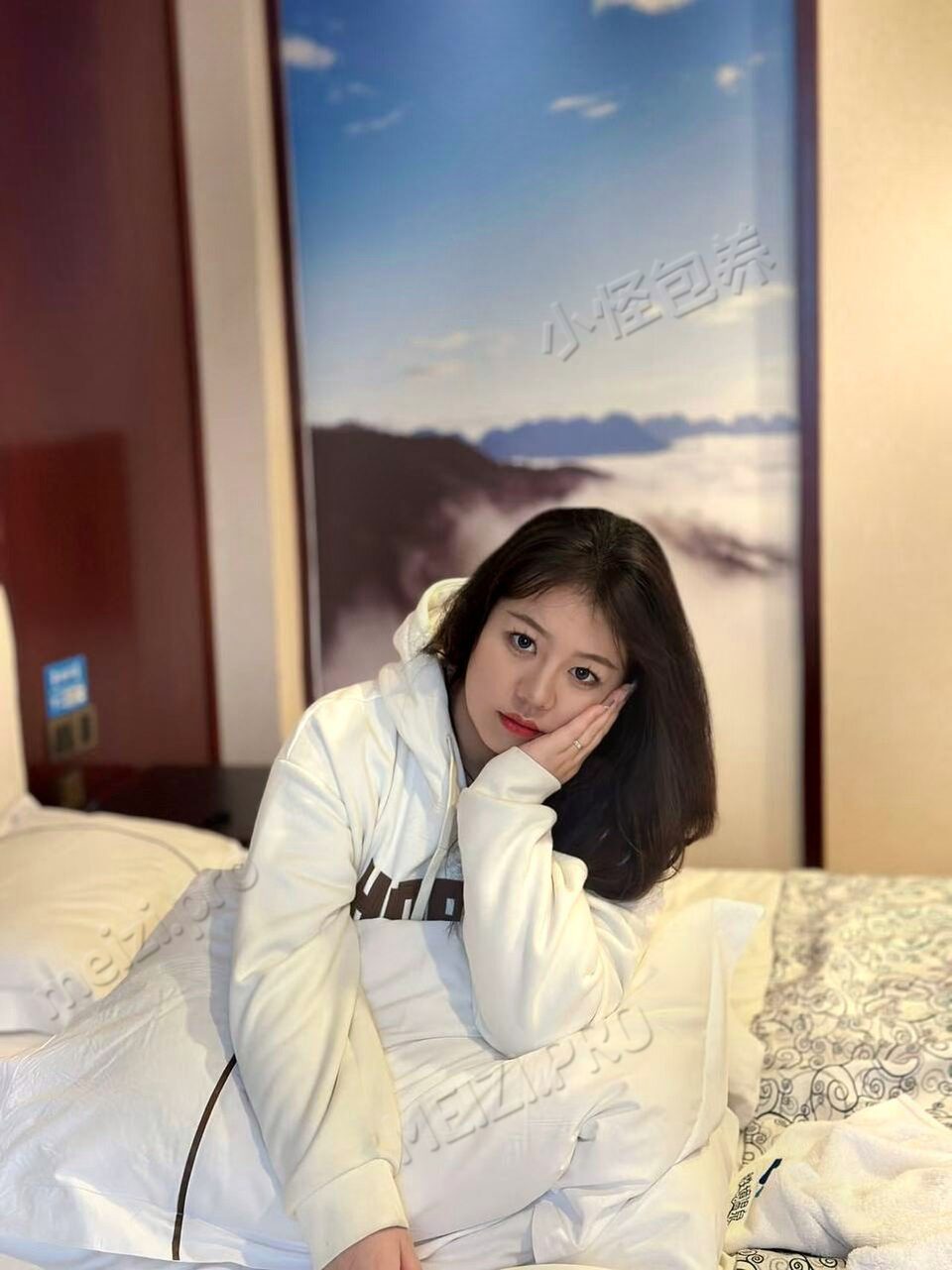 云南 曲靖 22岁 170cm 140 D杯 放射技师 雷好看bbw 抽烟纹身:不抽烟不纹身 SM:否 无套:否 口交:否 过夜:可 同居:可 可飞:否 价格:10 特点:雷好看bbw