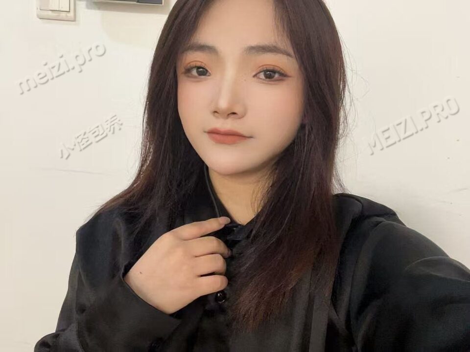 重庆 渝中区 28岁 158cm 115 C杯 彩妆师 抽烟纹身:有纹身 SM:否 无套:可 口交:可 过夜:可 同居:可 可飞:可 价格:18
