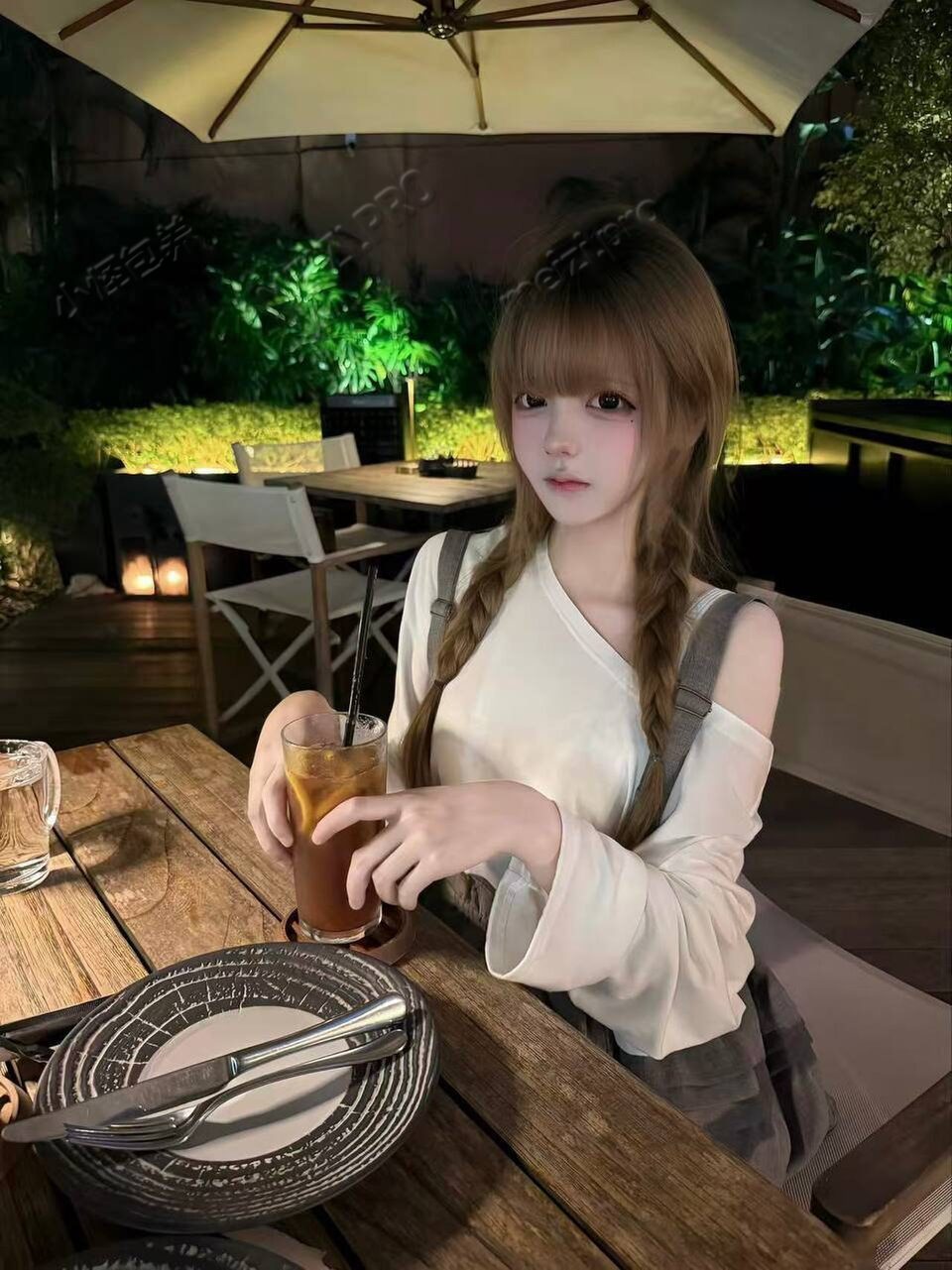 广东 广州 19岁 158cm 80 A杯 待业 三点粉,紧致水多,娇小可爱,反差类型,听话配合,懂得分寸,能用甜美声音聊天给予情绪价值,待开发更多的新玩法 抽烟纹身:不抽烟有纹身 SM:是 无套:可 口交:可 过夜:可 同居:可 可飞:可 价格:8 特点:三点粉,紧致水多,娇小可爱,反差类型,听话配合,懂得分寸,能用甜美声音聊天给予情绪价值,待开发更多的新玩法