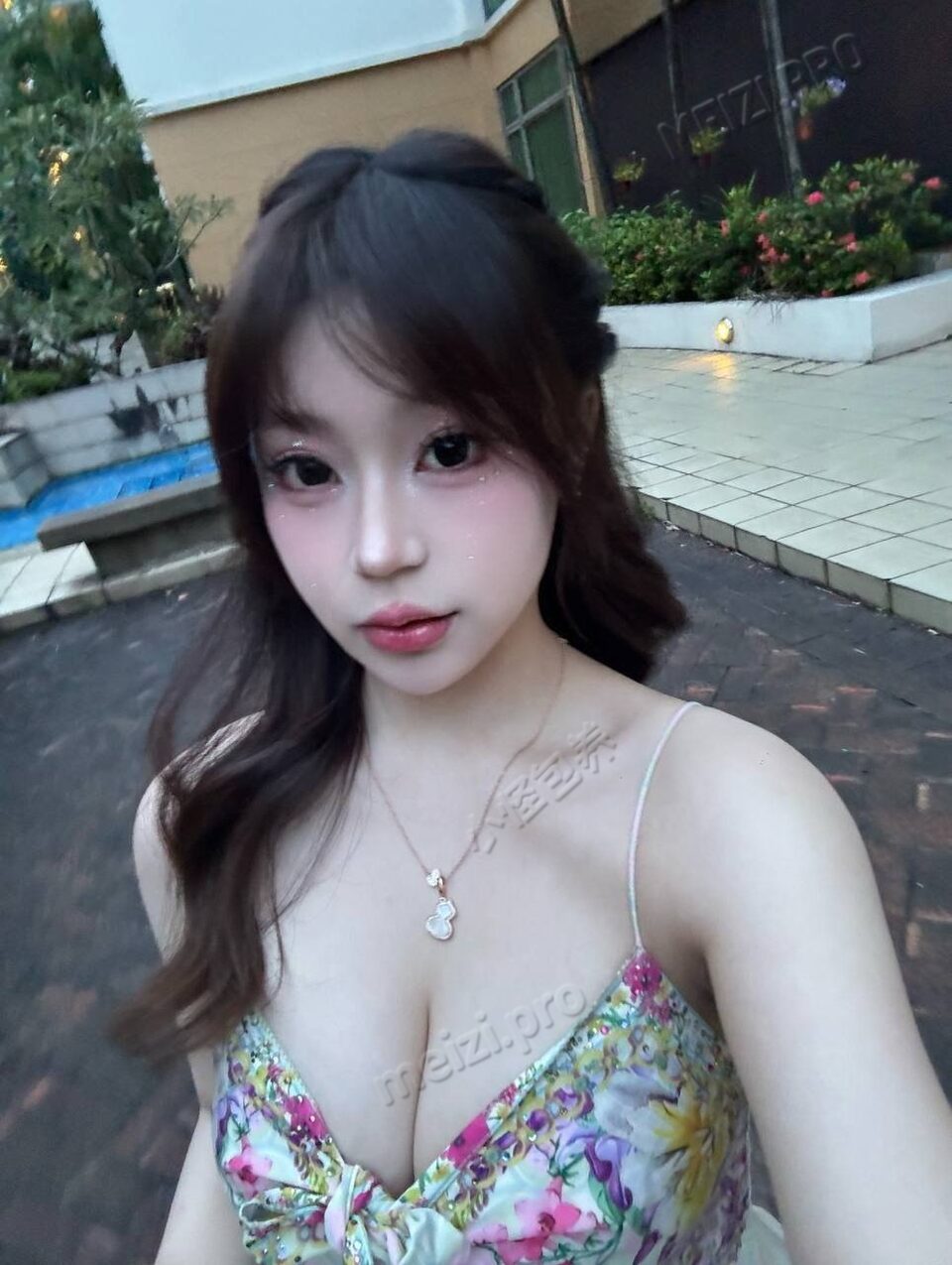 新加坡 新加坡 21岁 165cm 97 C杯 学生 皮肤白嫩 活泼甜妹 清纯可爱 抽烟纹身:无 SM:是 无套:否 口交:可 过夜:可 同居:可 可飞:可 安全国家 价格:25 特点:皮肤白嫩 活泼甜妹 清纯可爱
