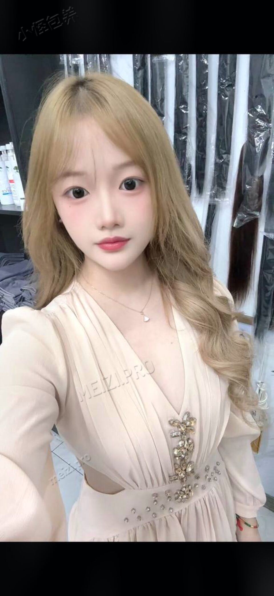江苏 南通 18岁 165cm 98 B杯 学生 单纯年轻 抽烟纹身:有 SM:是 无套:可 口交:可 过夜:可 同居:可 可飞:可 价格:10 特点:单纯年轻