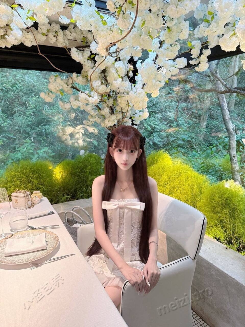 浙江 杭州 19岁 170cm 41 B杯 学生 雅思6.5可全英文沟通自幼学习古典舞泡画室画画喜欢看书听话懂事贴心守护感受 抽烟纹身:无 SM:是 无套:否 口交:可 过夜:可 同居:可 可飞:可 价格:25 特点:雅思6.5可全英文沟通自幼学习古典舞泡画室画画喜欢看书听话懂事贴心守护感受