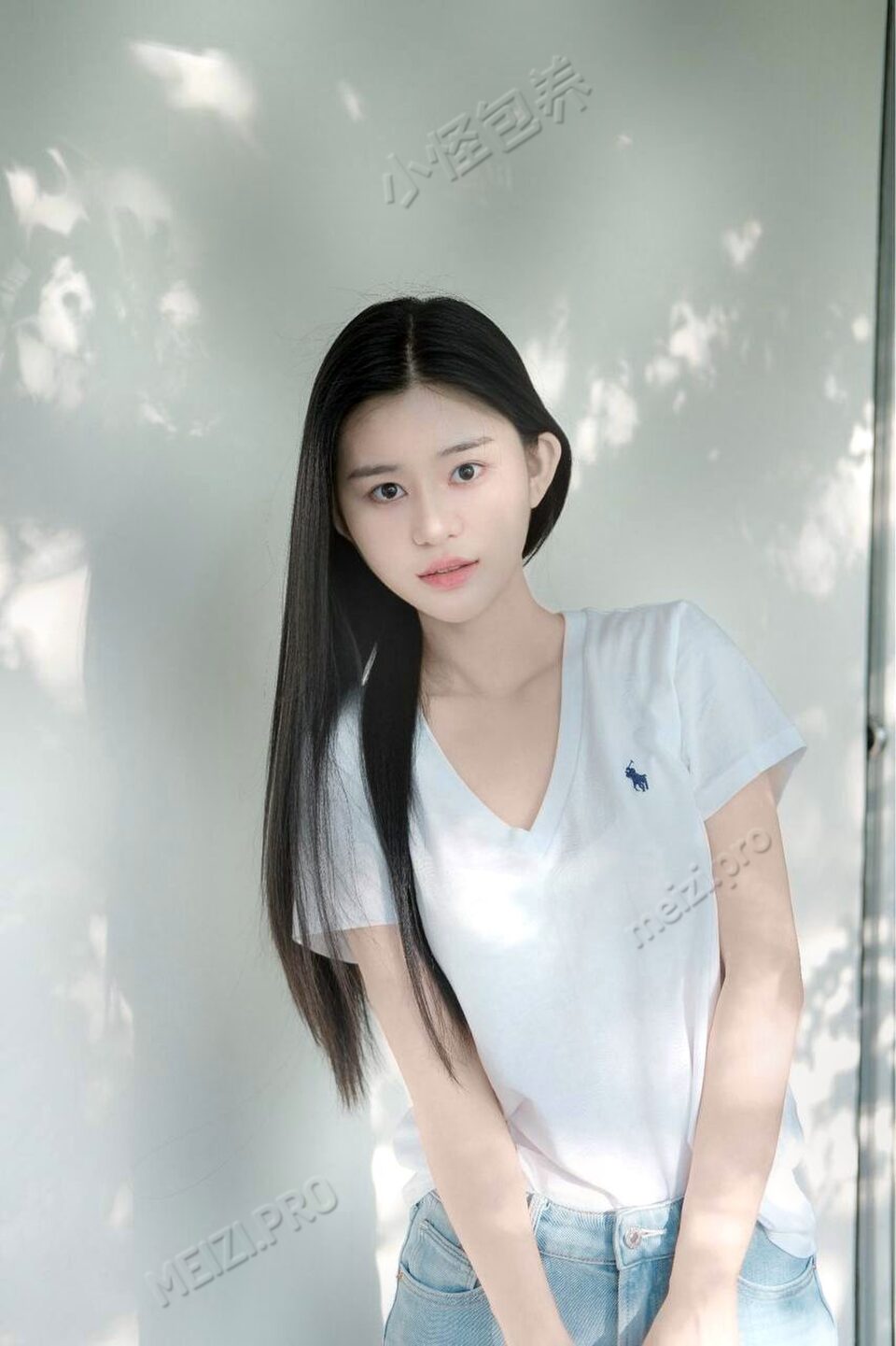 广东 深圳 22岁 171cm 92 C杯 学生 冷白皮,纯天然无整,无纹身不抽烟,高素质正能量情绪稳定,娇小可爱,小骨架腰细,常年健身有马甲线,艺术生画画6年 抽烟纹身:无 SM:否 无套:否 口交:可 过夜:可 可飞:可 价格:20 特点:冷白皮,纯天然无整,无纹身不抽烟,高素质正能量情绪稳定,娇小可爱,小骨架腰细,常年健身有马甲线,艺术生画画6年