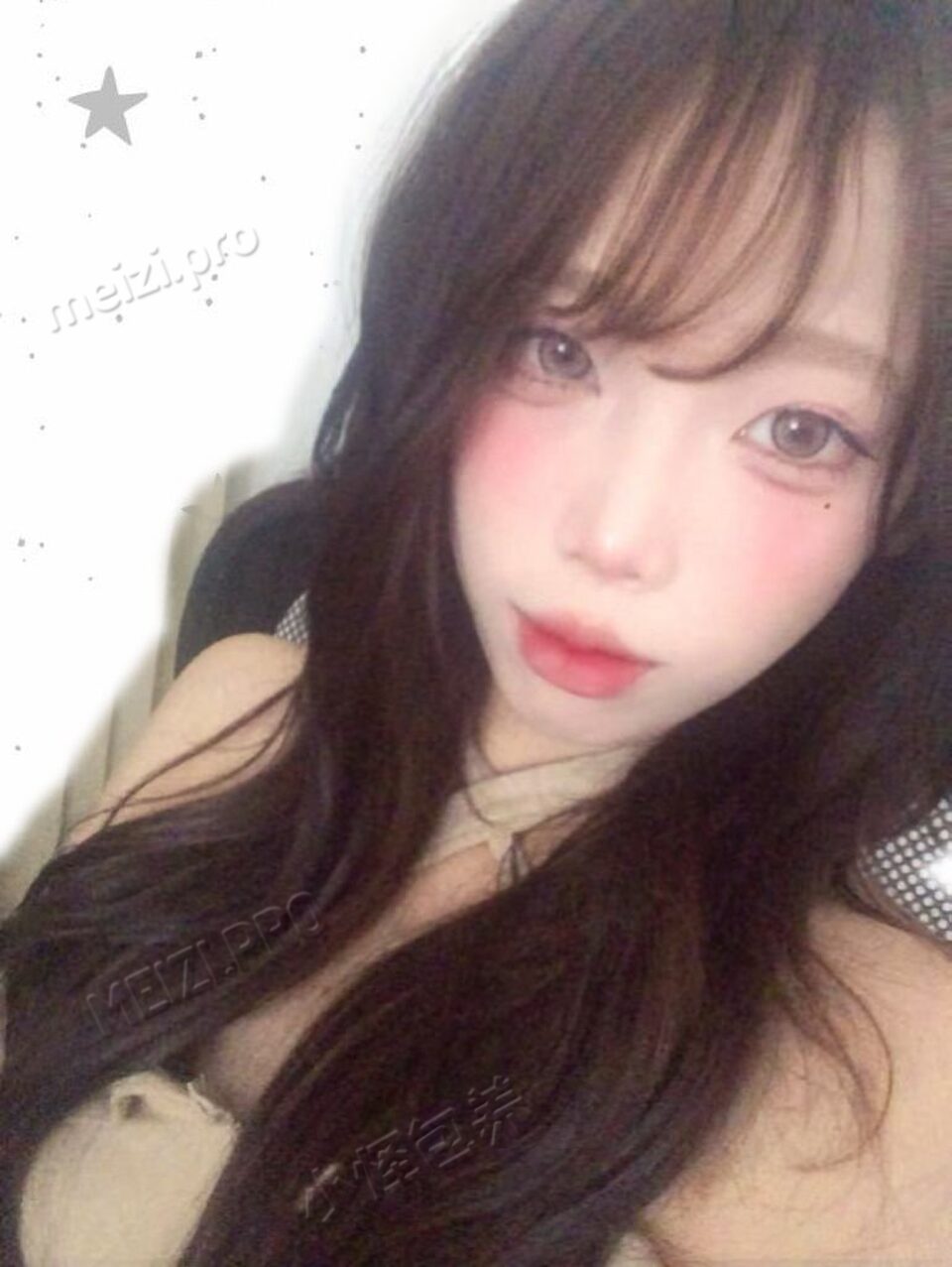 江苏 南京 18岁 163cm 80 B杯 待业 体态好，身材好 初入圈子 抽烟纹身:无 SM:否 无套:否 口交:可 过夜:可 同居:可 可飞:可 价格:10 特点:体态好，身材好 初入圈子
