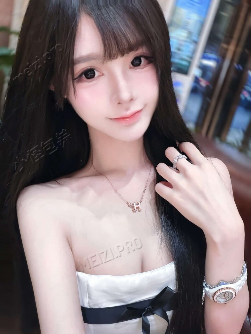 湖南 长沙 上海 静安 20岁 172cm 49 D杯 学生 天然白虎，全网16w粉丝，魅魔，反差m，玩法丰富，床上热情主动，贴心女友服务，性感身材，多种风格都能驾驭 抽烟纹身:不抽烟有纹身 SM:是 无套:可 口交:可 过夜:可 同居:可 可飞:可 外省 港澳 价格:12 特点:天然白虎，全网16w粉丝，魅魔，反差m，玩法丰富，床上热情主动，贴心女友服务，性感身材，多种风格都能驾驭