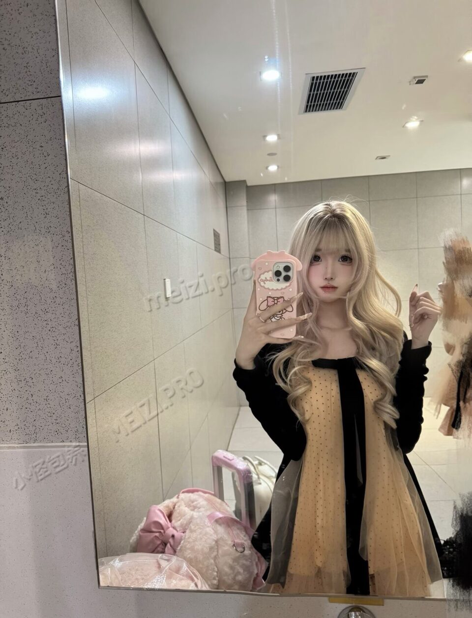 湖南 长沙 19岁 165cm 97 B杯 直播 身材好,性格好 抽烟纹身:无纹身 SM:否 无套:否 口交:可 过夜:可 同居:否 可飞:可 价格:10 特点:身材好,性格好
