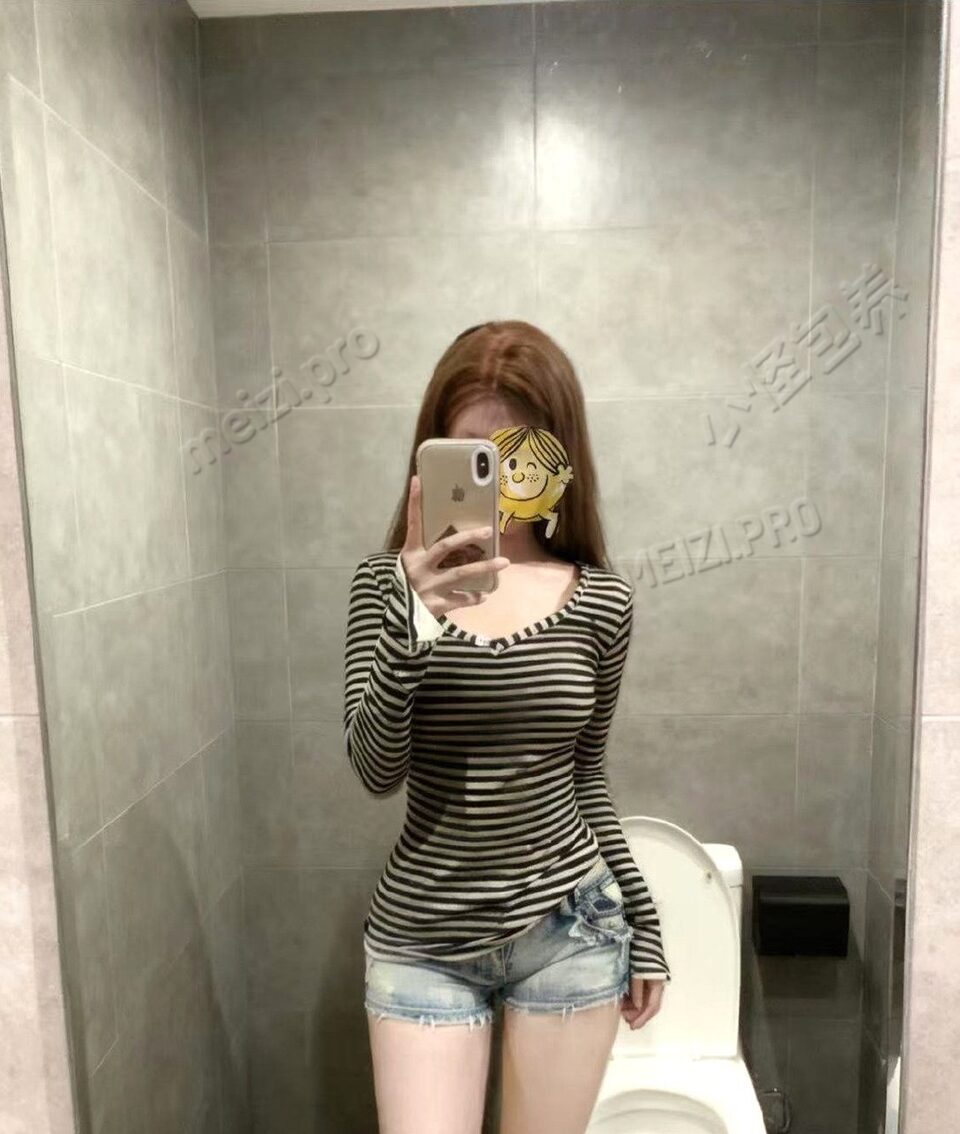 贵州 铜仁 18岁 158cm 85 B杯 学生 会跳舞 SM:是 无套:否 口交:否 过夜:否 同居:否 可飞:否 价格:2 特点:会跳舞