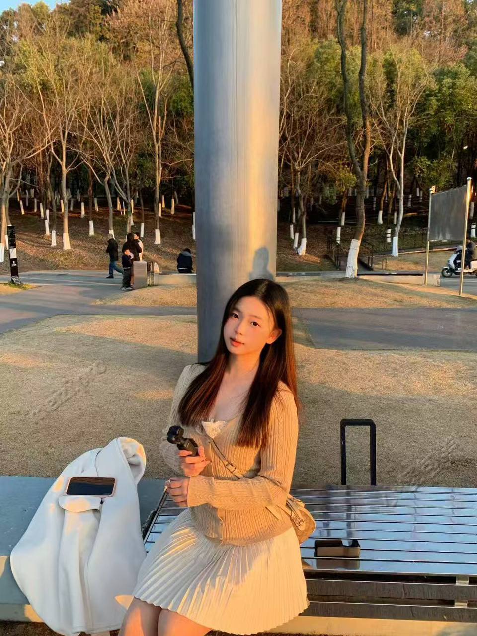 广东 深圳 22岁 166cm 100 C杯 美股web3投资 能出国，会高尔夫潜水，有上进心执行力强，懂感恩珍惜真诚，会提供情绪价值，学习力强 抽烟纹身:不抽烟无纹身 SM:是 无套:否 口交:可 过夜:可 同居:可 可飞:可 北京上海香港澳门，新加坡可出国 价格:15 特点:能出国，会高尔夫潜水，有上进心执行力强，懂感恩珍惜真诚，会提供情绪价值，学习力强