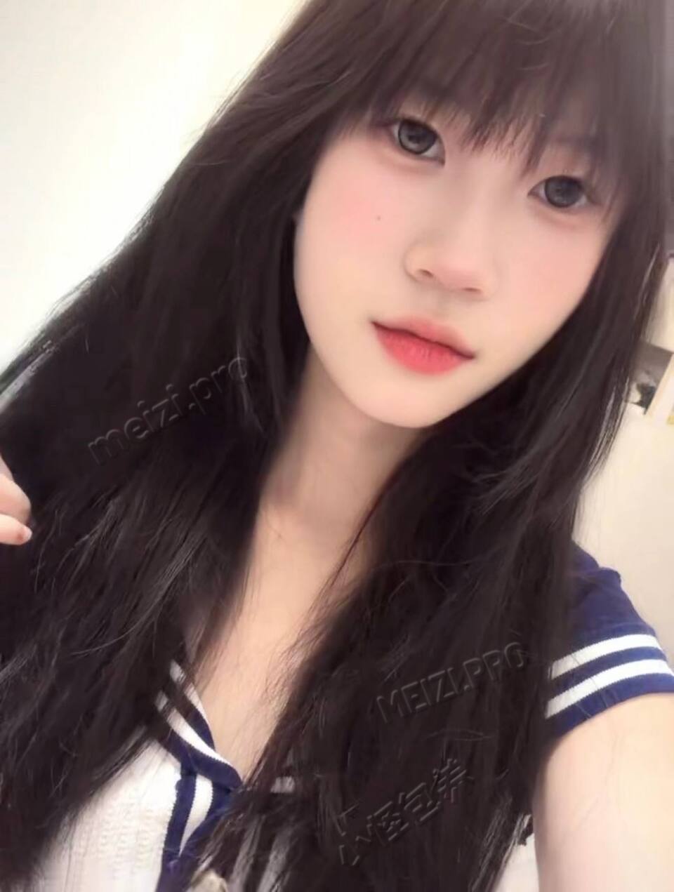 贵州 贵阳 18岁 168cm 91 B杯 待业 活泼可爱 抽烟纹身:无纹身 SM:否 无套:可 口交:可 过夜:可 同居:否 可飞:可 价格:6 特点:活泼可爱