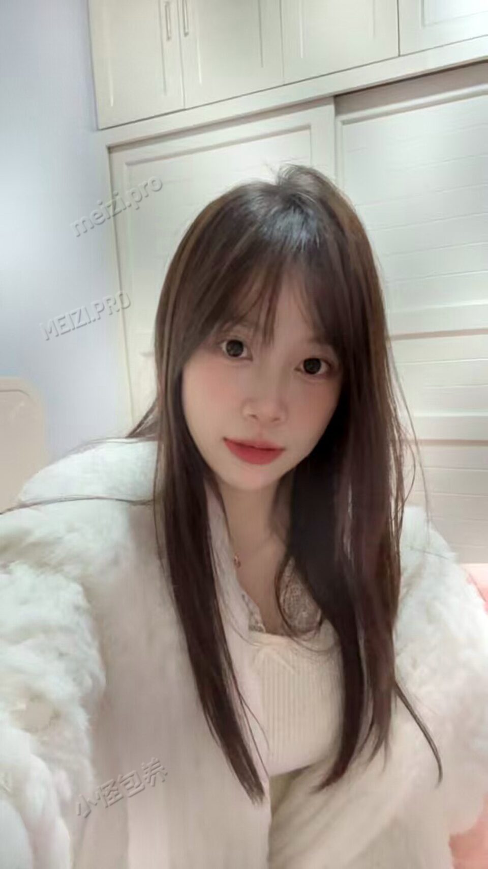 四川 自贡 26岁 161cm 93 B杯 护士 服从性高 抽烟纹身:有纹身 SM:否 无套:可 口交:可 过夜:可 同居:否 可飞:可 价格:20 特点:服从性高