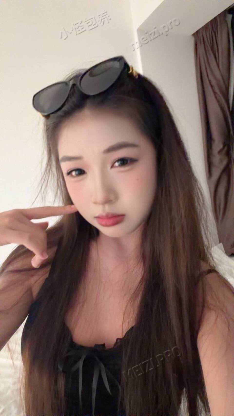 广东 广州 18岁 164cm 99 A杯 工作 身材还行会配合有反差多 抽烟纹身:无抽烟有纹身 SM:是 无套:可 口交:否 过夜:可 同居:可 可飞:不 价格:2 特点:身材还行会配合有反差多