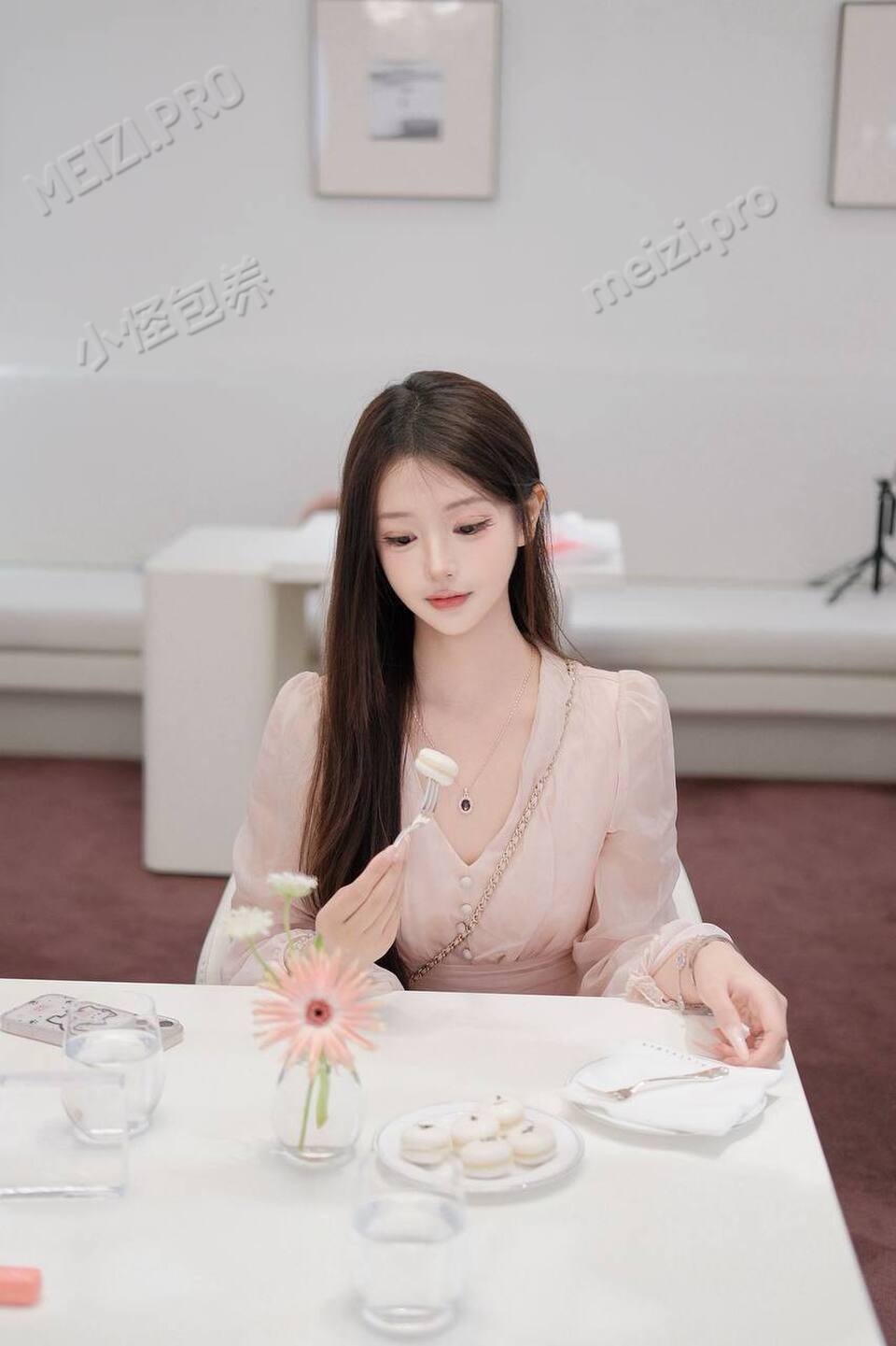广东 深圳 20岁 165cm 95 C杯 学生 情绪稳定事少,说话温柔 大二美术生 无整无纹身 配合满分女友 抽烟纹身:无 SM:是 无套:否 口交:否 过夜:可 同居:可 可飞:可 其他省份城市 价格:100 特点:情绪稳定事少,说话温柔 大二美术生 无整无纹身 配合满分女友