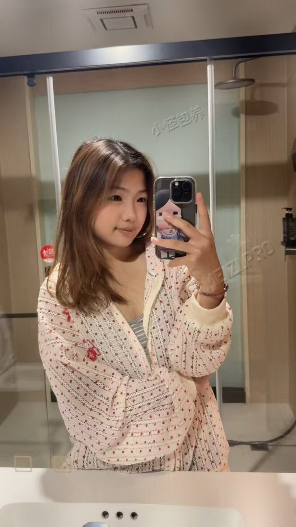 福建 石狮 20岁 159cm 108 B杯 宠物美容师 七七cc 抽烟纹身:无纹身 SM:是 无套:可 口交:可 过夜:否 同居:否 可飞:否 价格:9 特点:七七cc