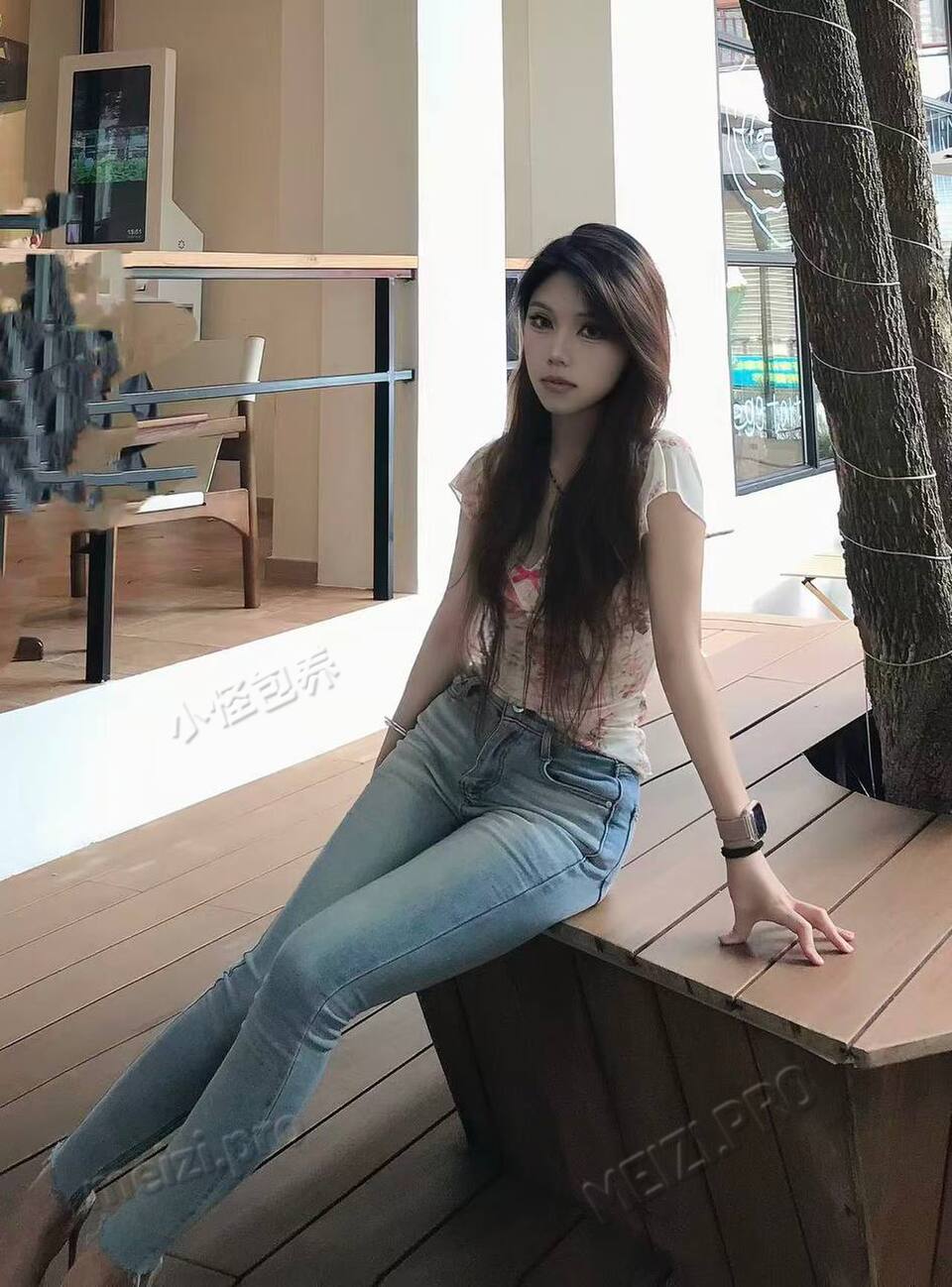 广西 南宁 25岁 156cm 81 B杯 舞蹈老师 活好会跳舞会一字马 抽烟纹身:无 SM:否 无套:否 口交:可 过夜:可 同居:可 可飞:因工作原因有时可以有时不可以 价格:9 特点:活好会跳舞会一字马