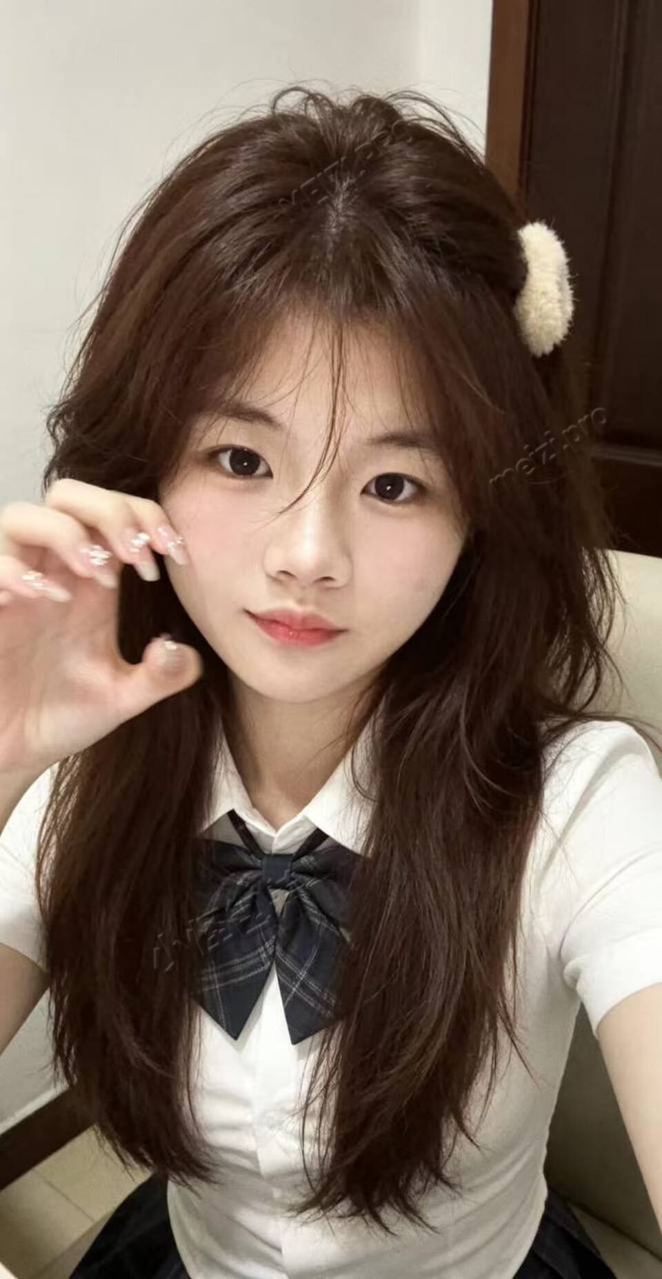 贵州 兴义 18岁 166cm 46 B杯 工作 乖乖女，小蛋糕，jk妹，录不上镜，现实中更好看 抽烟纹身:无 SM:是 无套:否 口交:可 过夜:可 同居:可 可飞:可 价格:4 特点:乖乖女，小蛋糕，jk妹，录不上镜，现实中更好看