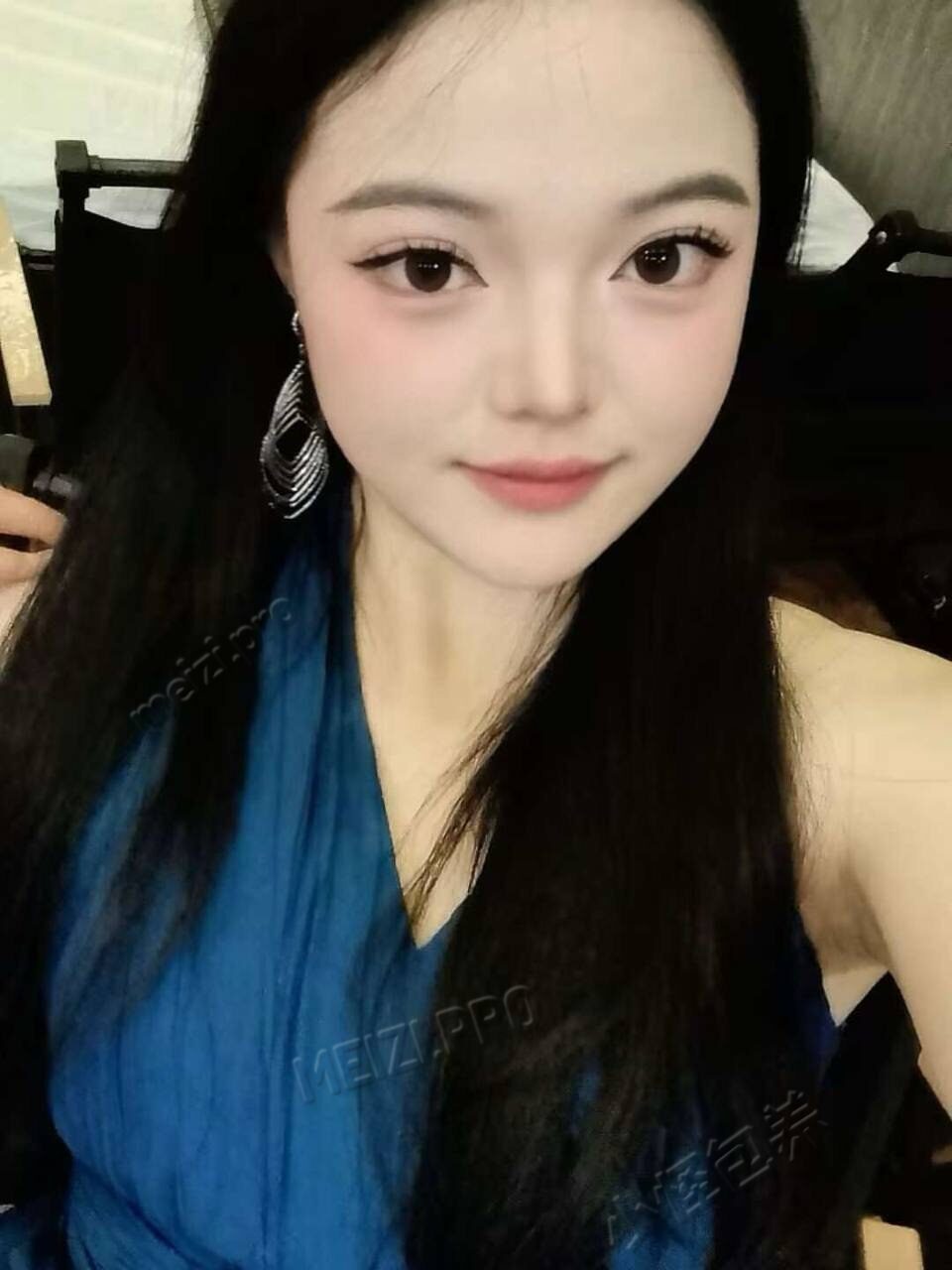 甘肃 张掖/甘南 20岁 160cm 117 B杯 学生 人比较随性,性格搞笑一点,大方直爽 抽烟纹身:无纹身 SM:否 无套:可 口交:可 过夜:可 同居:可 可飞:可 价格:6 特点:人比较随性,性格搞笑一点,大方直爽