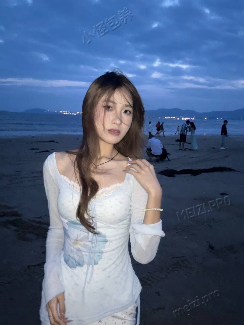 福建 龙岩 20岁 165cm 87 B杯 学生 不抽烟不喝酒就谈过一次恋爱平时爱去健身房打游戏 抽烟纹身:无 SM:否 无套:可 口交:可 过夜:可 同居:可 可飞:可 待几天可以,可异地伴游 价格:20 特点:不抽烟不喝酒就谈过一次恋爱平时爱去健身房打游戏
