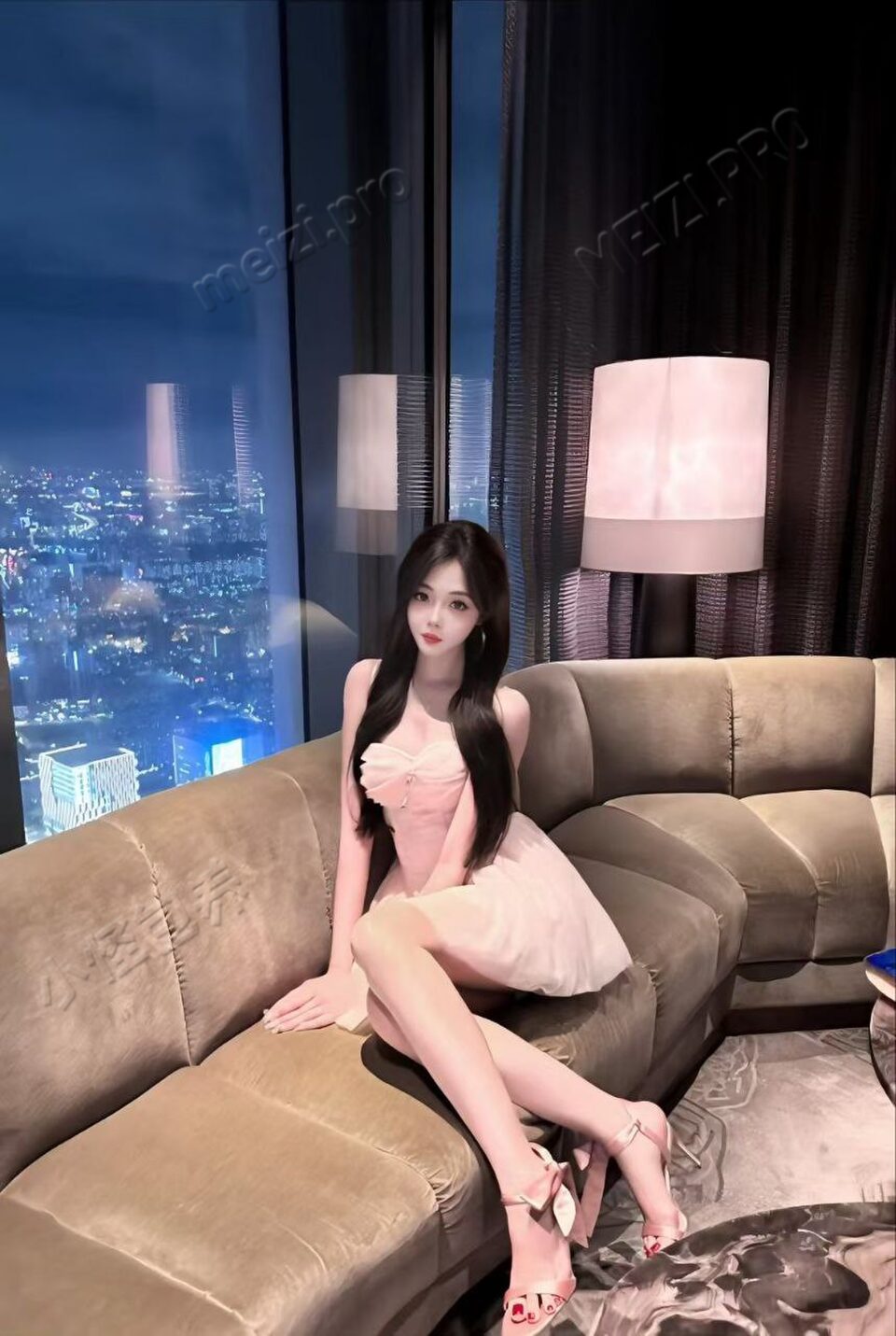广东 广州 19岁 168cm 100 B杯 无业 人美 抽烟纹身:不抽烟无纹身 SM:否 无套:否 口交:可 过夜:可 同居:可 可飞:否 价格:10 特点:人美