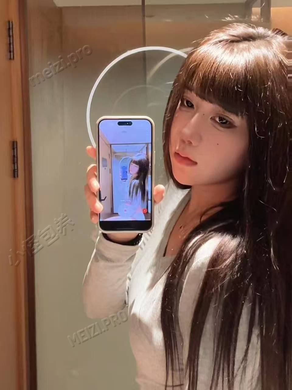 陕西 西安 23岁 169cm 103 C杯 工作 身材好，可甜可御，皮肤白，西安本地通带你逛遍西安 抽烟纹身:有抽烟有纹身 SM:否 无套:可 口交:可 过夜:可 同居:否 可飞:省内都行 价格:10 特点:身材好，可甜可御，皮肤白，西安本地通带你逛遍西安