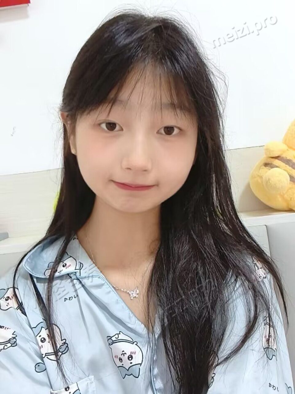 河南 驻马店 18岁 163cm 94 B杯 进厂 听话 抽烟纹身:无 SM:否 无套:否 口交:否 过夜:可 同居:可 可飞:否 价格:20 特点:听话