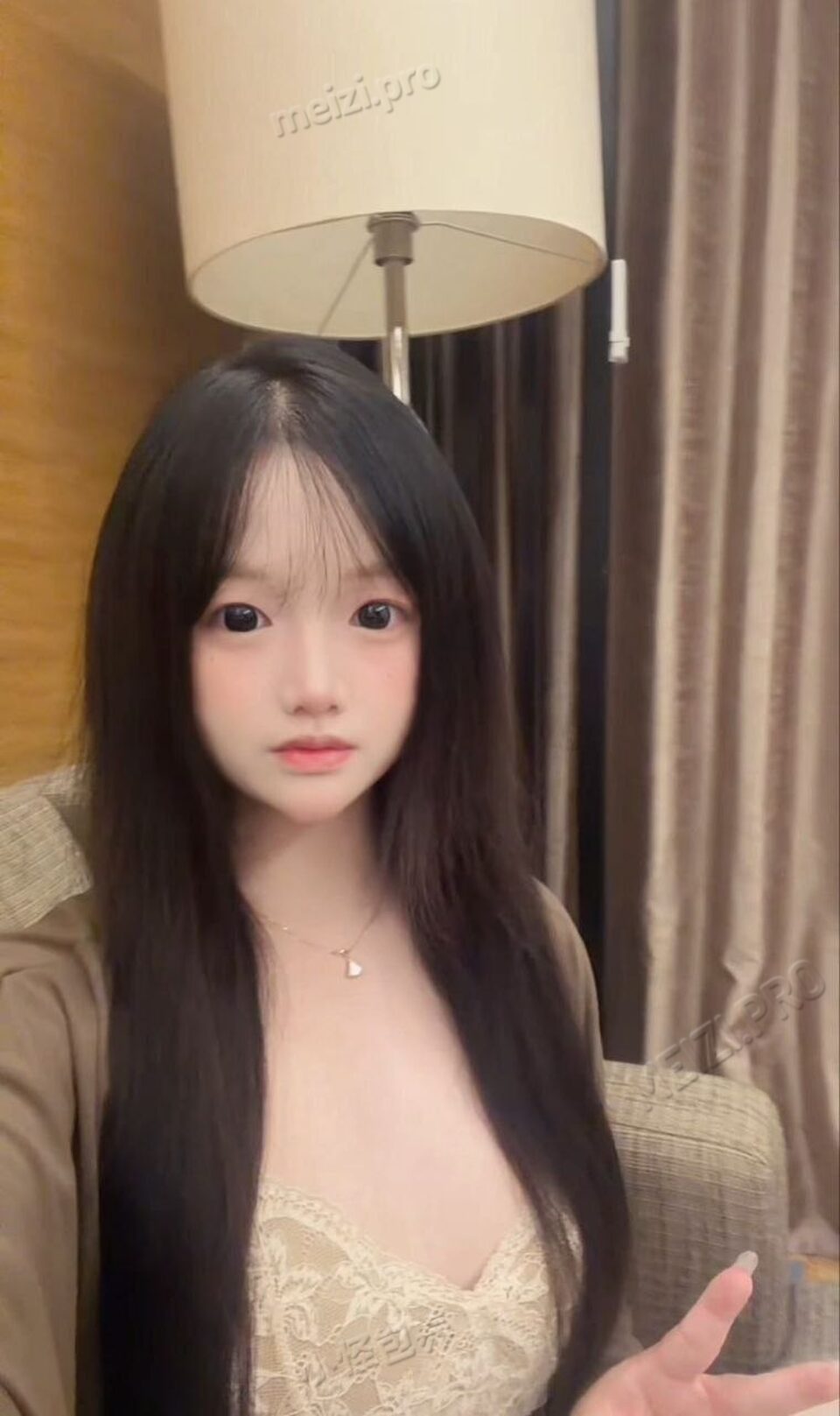 安徽 宣城 18岁 164cm 108 B杯 刚毕业 听话,配合度高,情绪价值高 抽烟纹身:不抽烟有纹身 SM:是 无套:可 口交:可 过夜:可 同居:可 可飞:能 价格:9 特点:听话,配合度高,情绪价值高