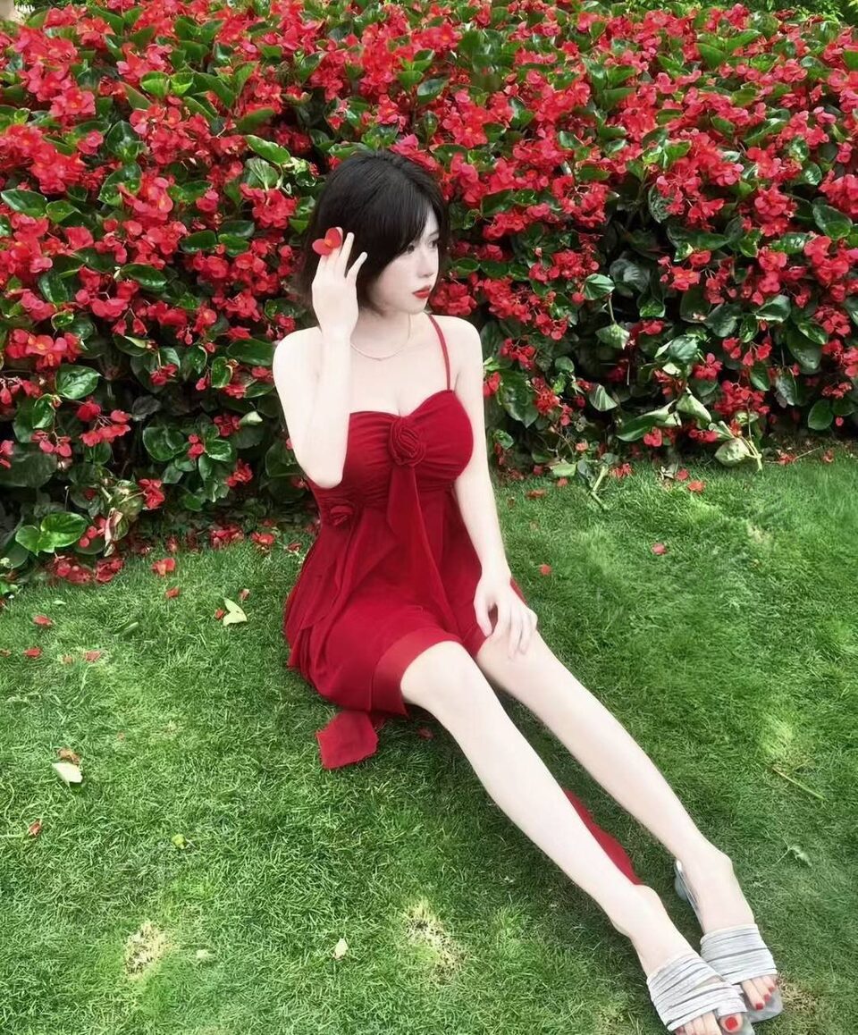 广东 深圳 19岁 153cm 98 C杯 无 可甜可御 黑色短发 会做饭 会撒娇 口活好 前凸后翘 微胖型 可以给情绪价值 本人看起来比较有气质 抽烟纹身:无 SM:否 无套:否 口交:可 过夜:可 同居:否 可飞:可 价格:15 特点:可甜可御 黑色短发 会做饭 会撒娇 口活好 前凸后翘 微胖型 可以给情绪价值 本人看起来比较有气质