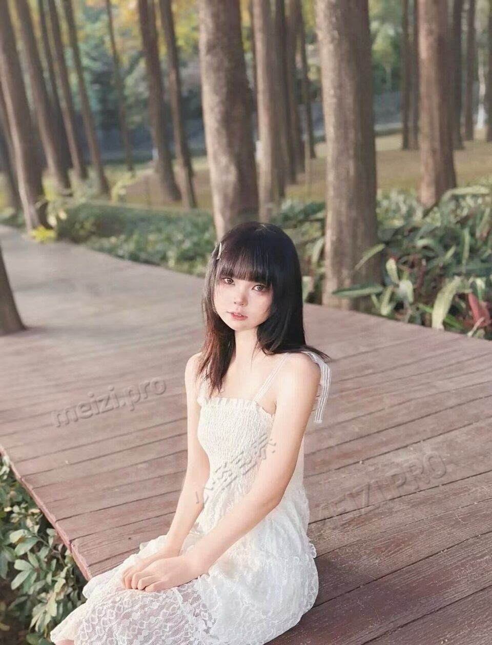 广东 广州 19岁 160cm 90 B杯 客服 颜值高粉嫩听话懂事配合度高会调情可cosplay 抽烟纹身:无 SM:是 无套:可 口交:可 过夜:可 同居:可 可飞:可 价格:9 特点:颜值高粉嫩听话懂事配合度高会调情可cosplay