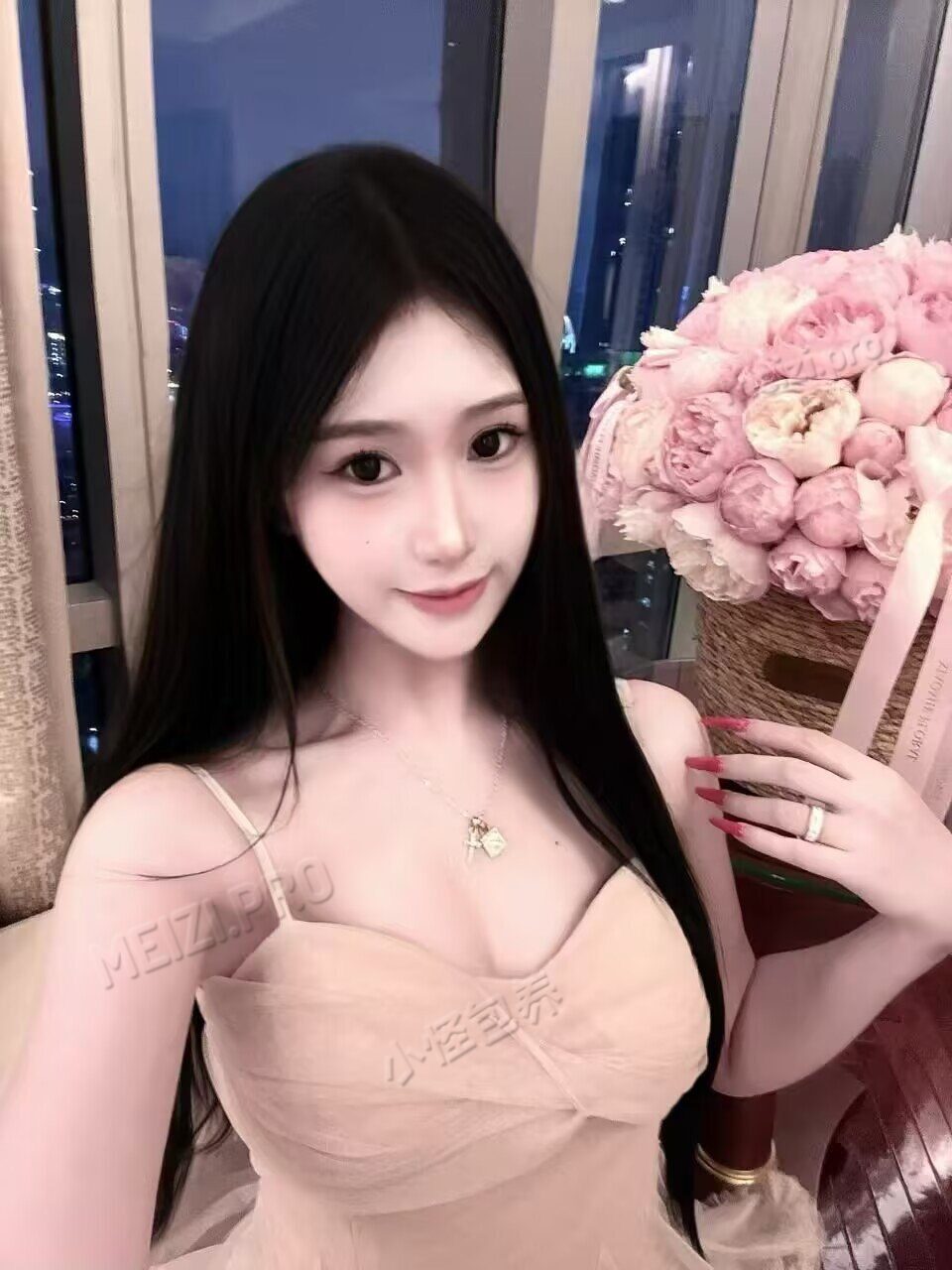 广东 广州 23岁 164cm 93 B杯 主播 阳光开朗 颜值还可以 身材好，能提供情绪价值。初次。 抽烟纹身:无 SM:否 无套:否 口交:可 过夜:可 同居:可 可飞:能 价格:7 特点:阳光开朗 颜值还可以 身材好，能提供情绪价值。初次。