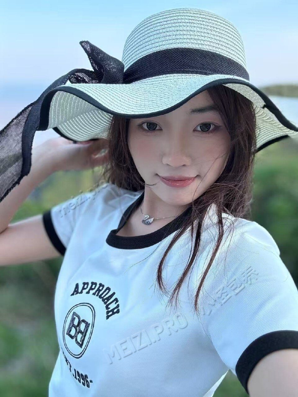 江苏 徐州 21岁 162cm 94 A杯 无 漂亮瘦 抽烟纹身:无 SM:否 无套:可 口交:可 过夜:可 同居:否 可飞:可 价格:9 特点:漂亮瘦