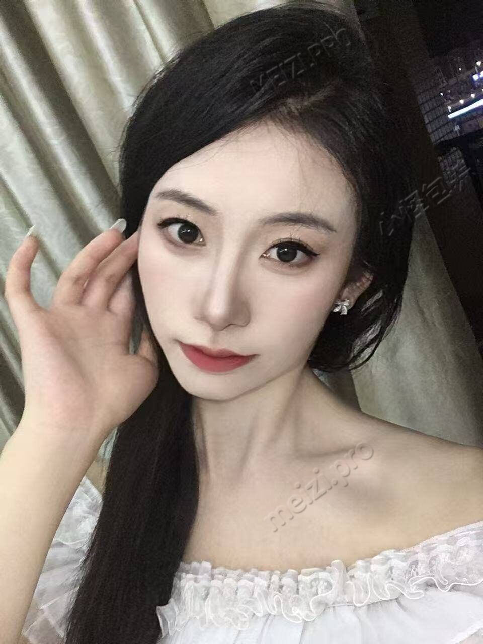 广东 珠海 22岁 170cm 104 A杯 自由 高瘦气质 抽烟纹身:无 SM:否 无套:可 口交:可 过夜:可 同居:否 可飞:否 价格:9 特点:高瘦气质