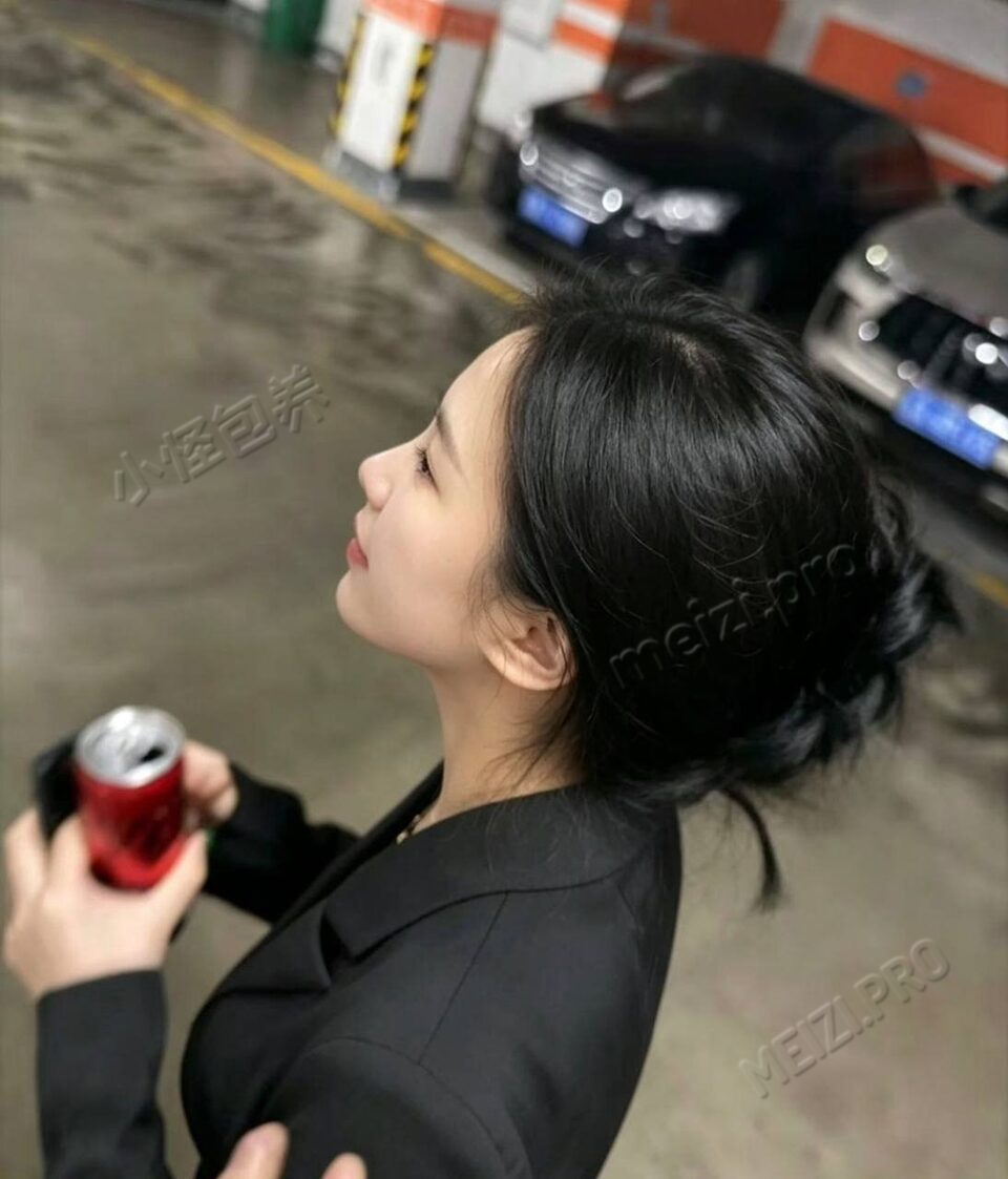 辽宁 沈阳 26岁 165cm 96 A杯 乖巧懂事,配合度高 抽烟纹身:有抽烟有纹身 SM:否 无套:可 口交:可 过夜:可 可飞:可 价格:6 特点:乖巧懂事,配合度高
