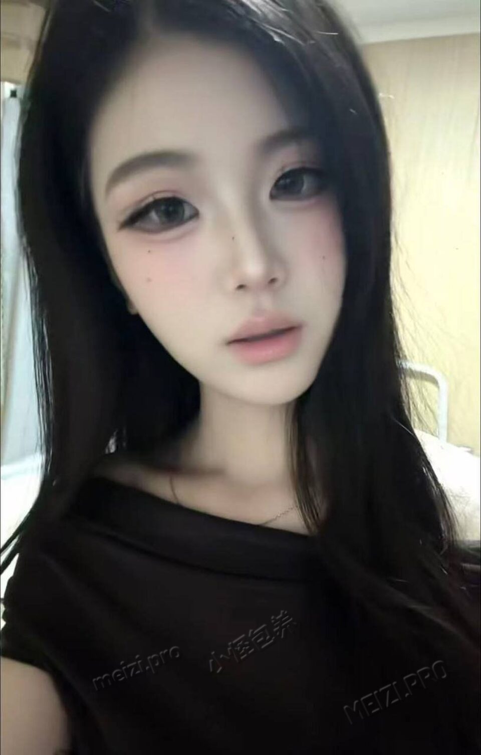 广东 深圳 23岁 168cm 105 C杯 行政助理 身体柔软，皮肤白，性格好 抽烟纹身:不抽烟有纹身 SM:否 无套:可 口交:可 过夜:可 可飞:可 价格:10 特点:身体柔软，皮肤白，性格好