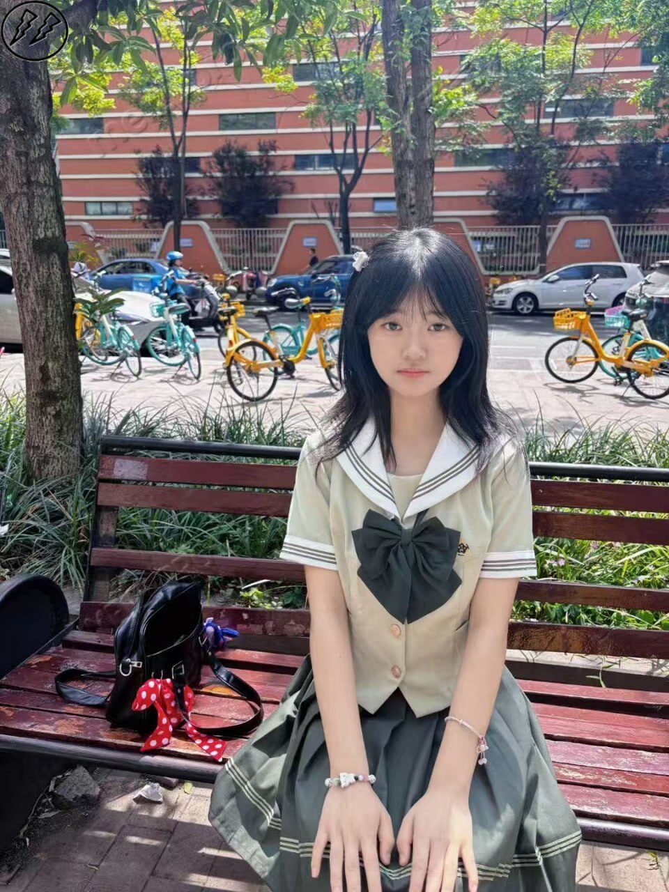 四川 成都 19岁 163cm 100 B杯 学生 熟了还是比较顺从吧,希望可以一对一长期的相处,大家都开开心心的 抽烟纹身:无 SM:是 无套:否 口交:可 过夜:否 同居:否 可飞:否 价格:6 特点:熟了还是比较顺从吧,希望可以一对一长期的相处,大家都开开心心的