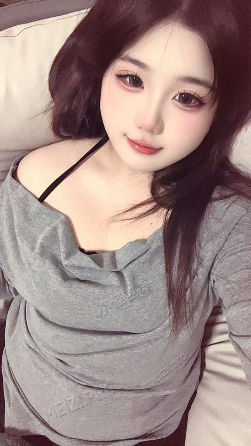河南 洛阳 18岁 172cm 160 B杯 工作 开朗 活泼 抽烟纹身:无纹身 SM:是 无套:可 口交:可 过夜:可 同居:可 可飞:不能太远 价格:4 特点:开朗 活泼
