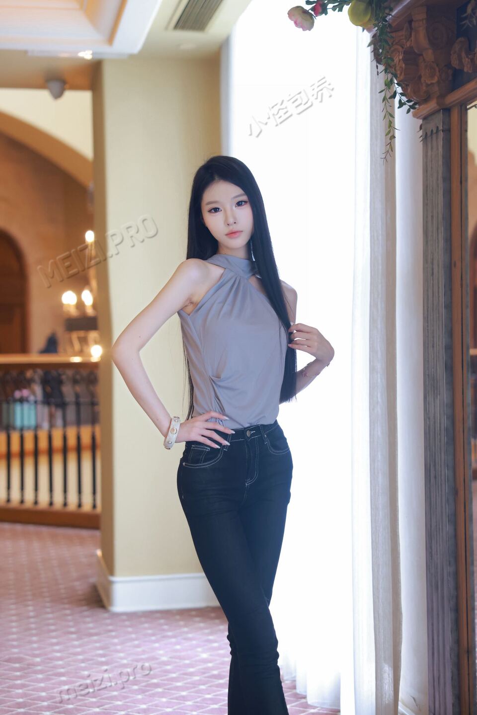 广东 深圳 21岁 175cm 50 A杯 学生 本科在读 性格好善解人意,妈生脸无整容,皮肤白气质好 抽烟纹身:无 SM:是 无套:否 口交:可 过夜:可 可飞:可 外省,可港澳 价格:30 特点:本科在读 性格好善解人意,妈生脸无整容,皮肤白气质好