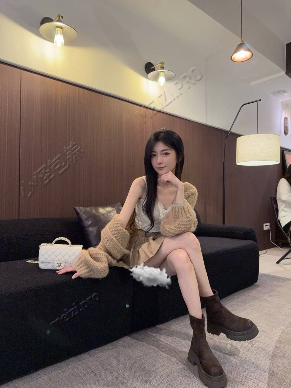 福建 福州 24岁 164cm 82 B杯 前台 白瘦 和照片一样 性格好 抽烟纹身:无纹身 SM:是 无套:否 口交:可 过夜:可 同居:可 可飞:可 价格:5 特点:白瘦 和照片一样 性格好