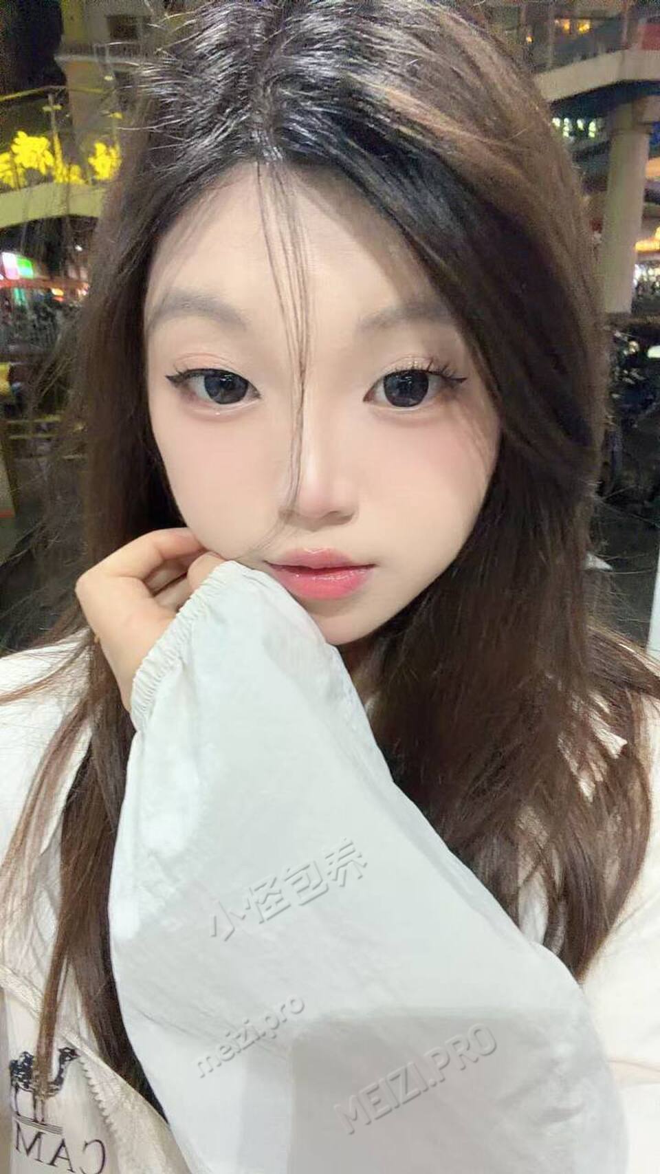 广东 深圳 20岁 162cm 96 B杯 学生 SM:是 无套:可 口交:可 过夜:可 同居:可 可飞:可 价格:6