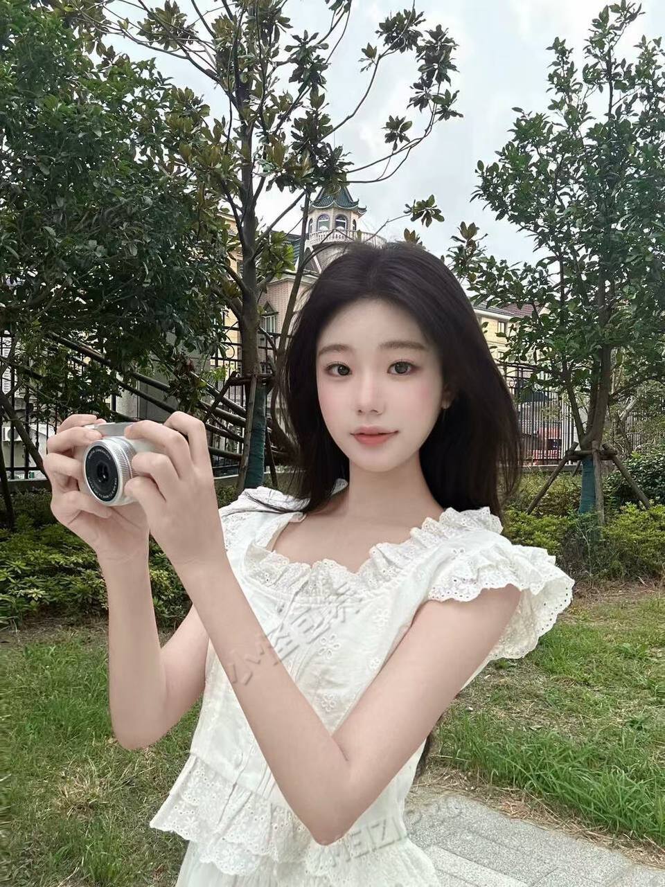 广东 深圳 19岁 162cm 80 B杯 学生 萝莉、白瘦幼、无整容纹身、无不良嗜好、大学在读、英语法学双学位、乖巧可爱、清纯甜美、雅思7、兼职英语老师 抽烟纹身:无 SM:是 无套:否 口交:可 过夜:可 同居:可 可飞:可 价格:15 特点:萝莉、白瘦幼、无整容纹身、无不良嗜好、大学在读、英语法学双学位、乖巧可爱、清纯甜美、雅思7、兼职英语老师