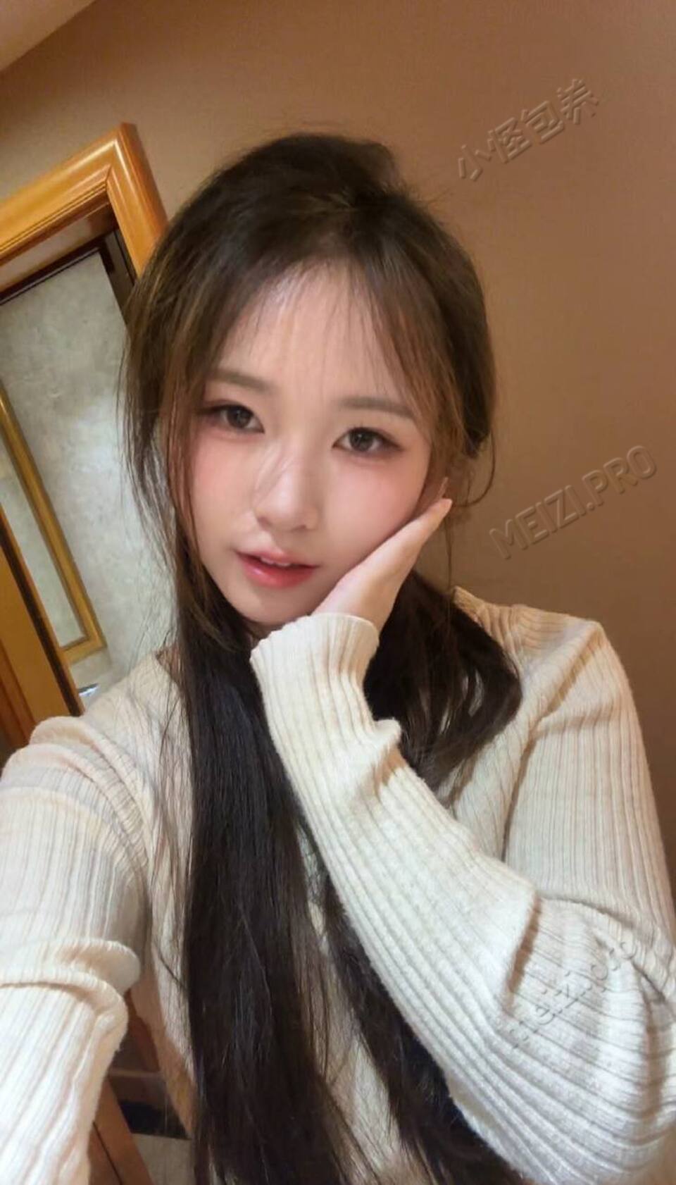 浙江 义乌 19岁 163cm 88 B杯 工作 身材好 抽烟纹身:无 SM:否 无套:否 口交:可 过夜:可 同居:可 可飞:近的可以,港澳不行 价格:10 特点:身材好